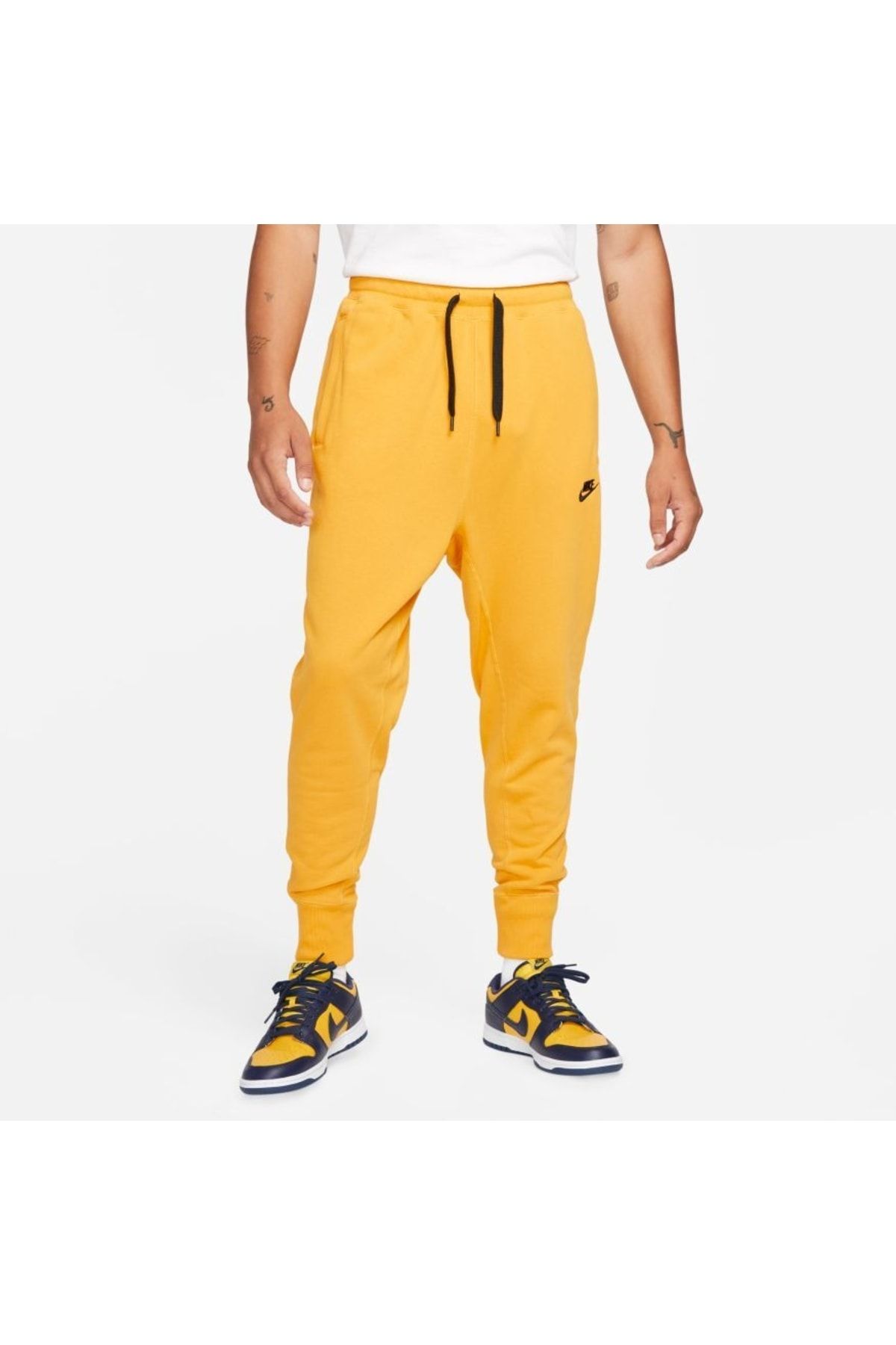 Nike classic hotsell fleece sweatpants