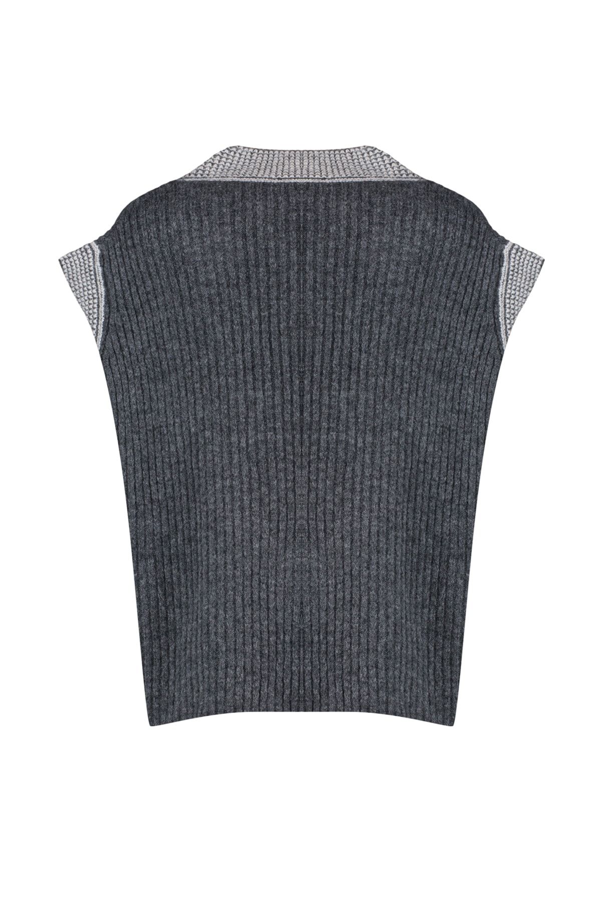 Trendyol Collection-Anthrazitfarbener, weicher, strukturierter Strickpullover im Colour-Block-Design mit weiter Passform TWOAW21BZ0014 8