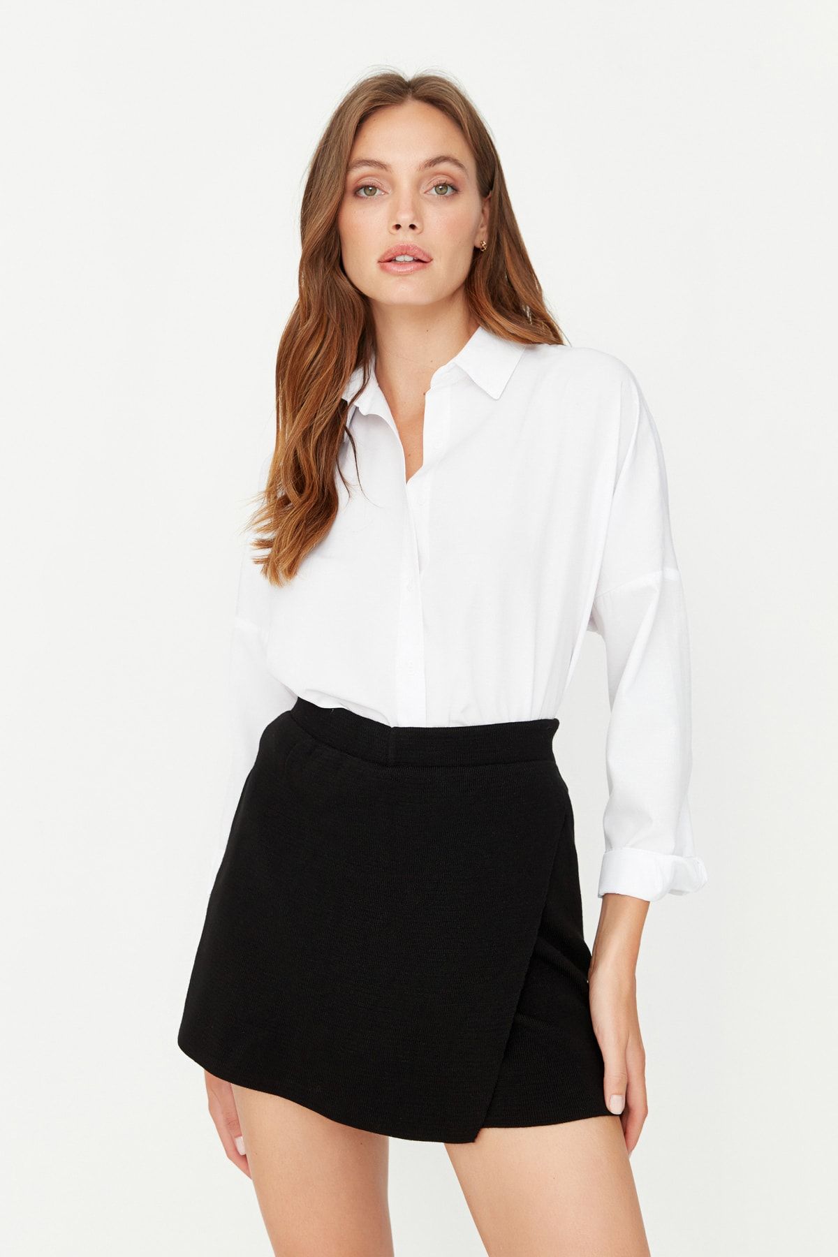 Trendyol Collection-Czarna dopasowana spódnica mini z dzianiny TWOAW23ET00246 2