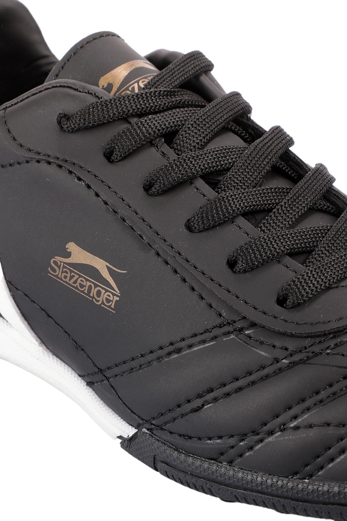 Slazenger Henrik Halısaha فوتبال Cleats کفش مشکی / سفید