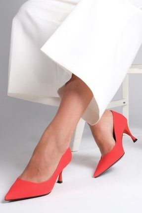 Josie Burgu Ökçeli Kırmızı Renk Mat Saten Kumaş Kadın Topuklu Stiletto Ayakkabı 01422REK
