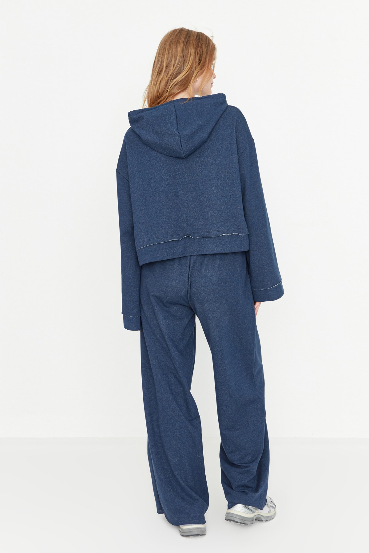 Trendyolmilla  Lacivert Kapüşonlu Geniş Kalıp Örme Pijama Takımı TWOSS21EM0026 - Görsel 6