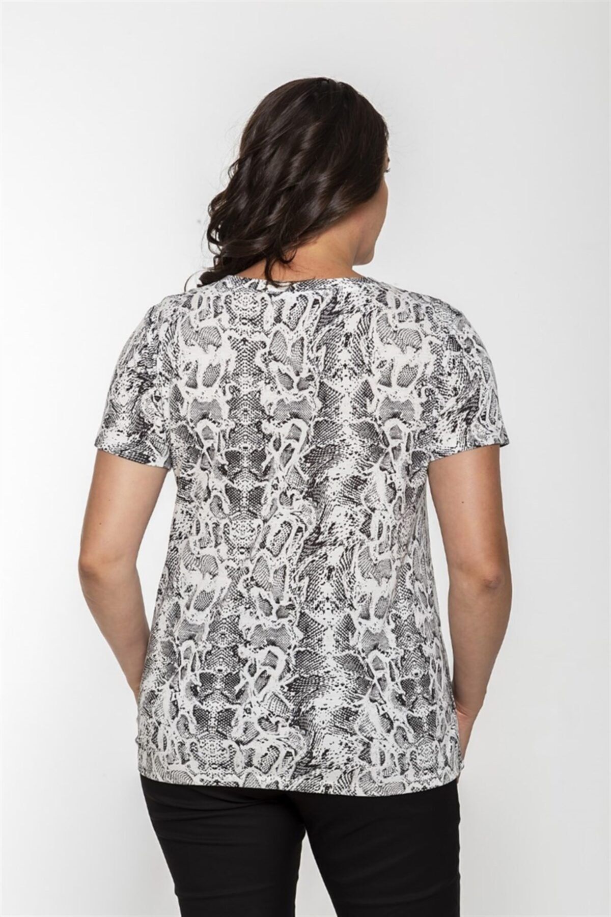 Seamoda-V-Neck Python Pattern Basic Tshirt-ecru 3