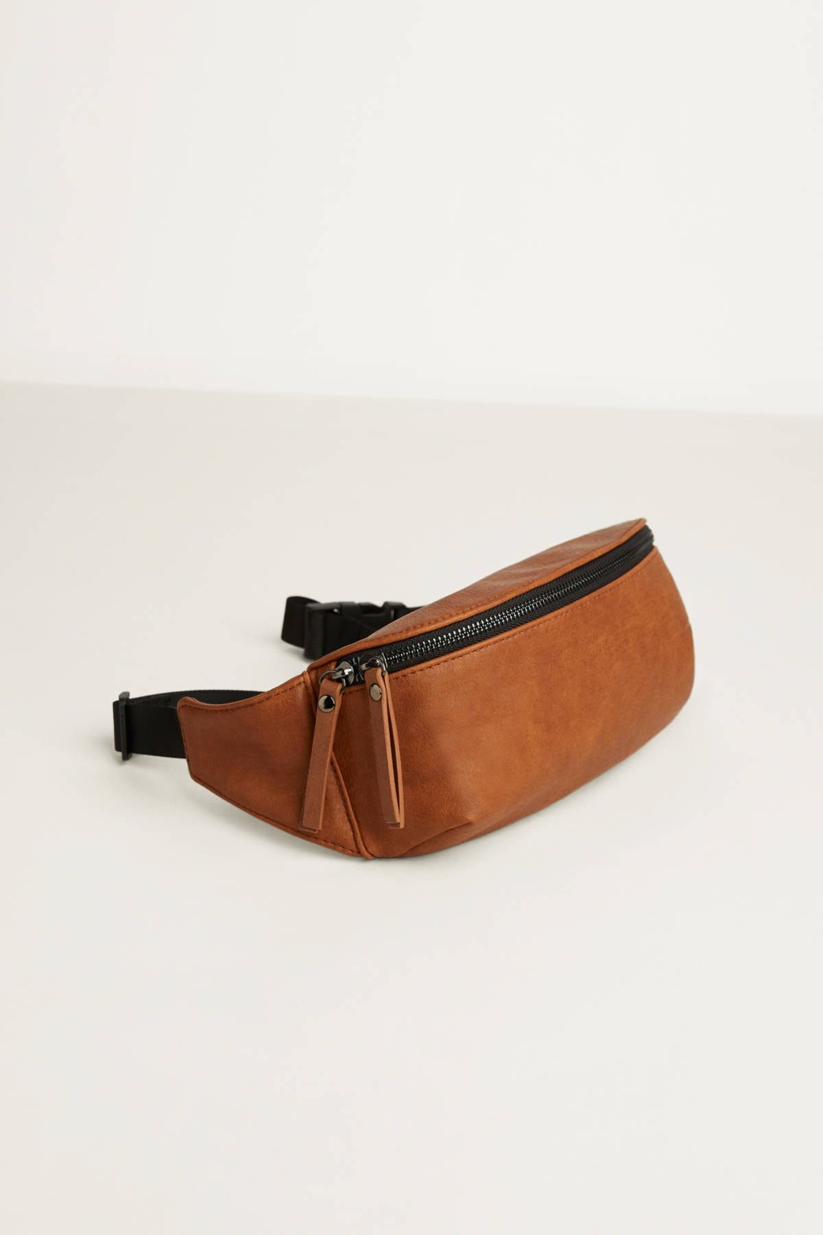 Bershka Erkek Deri Suni Deri Bel Cantasi 04415986 Trendyol