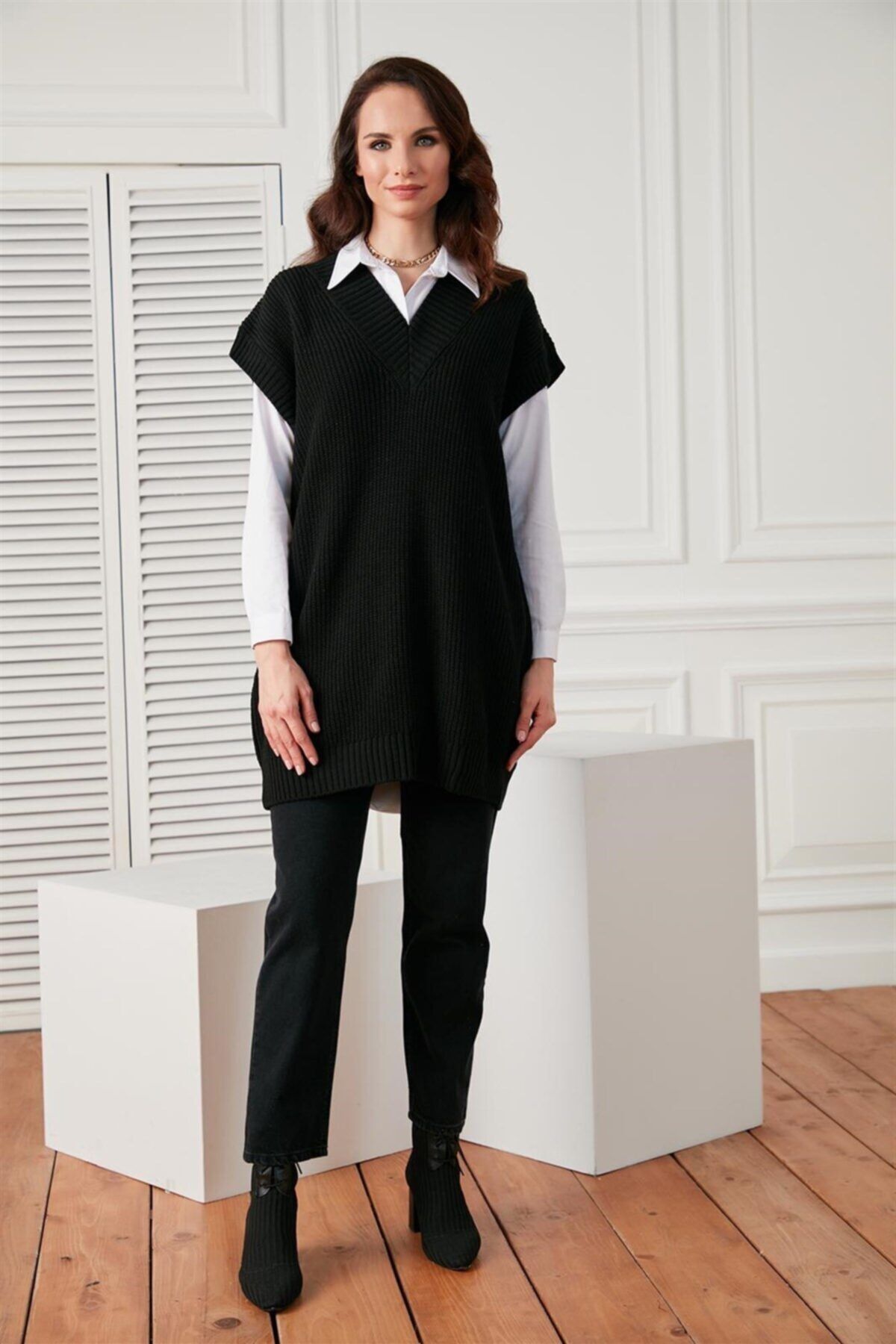 Mila Still Plus Size Sweater Vest Black Trendyol