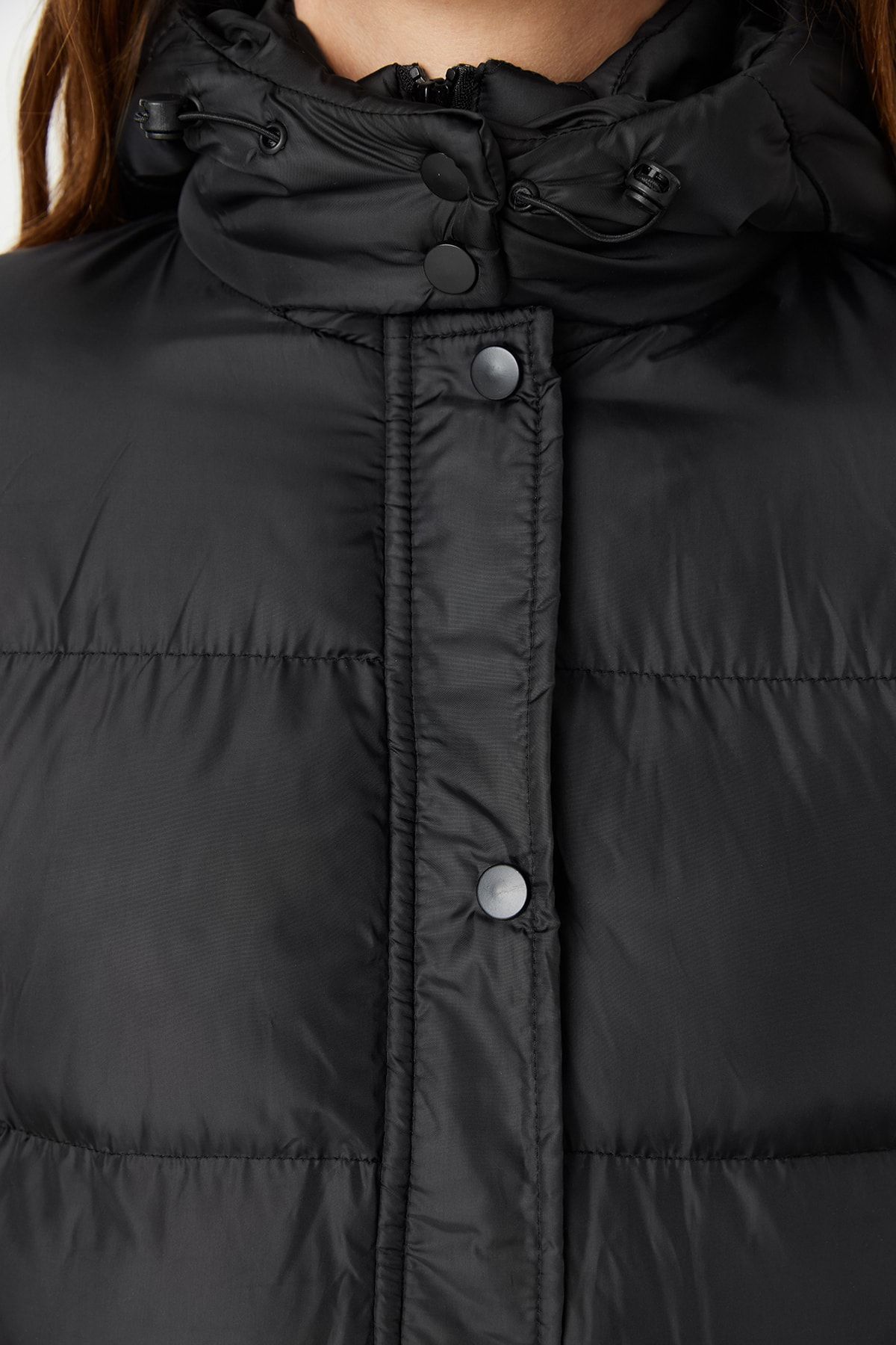 Trendyol Collection-Schwarzer wasserabweisender langer Puffermantel mit Kapuze TWOAW23MO00154 4