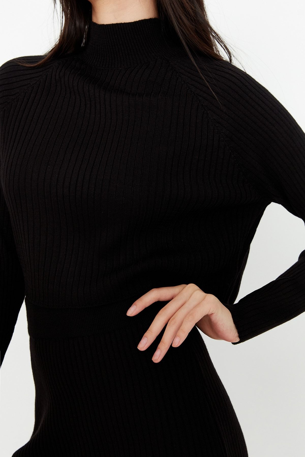 Trendyol Collection-Czarny dzianinowy zestaw Crop Top i Spódnica - Twoaw23Au00170 4
