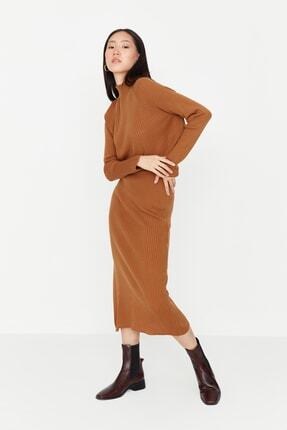 TRENDYOLMİLLA Kahverengi Crop Basic Etekli Triko Alt-Üst Takım TWOAW23AU00170