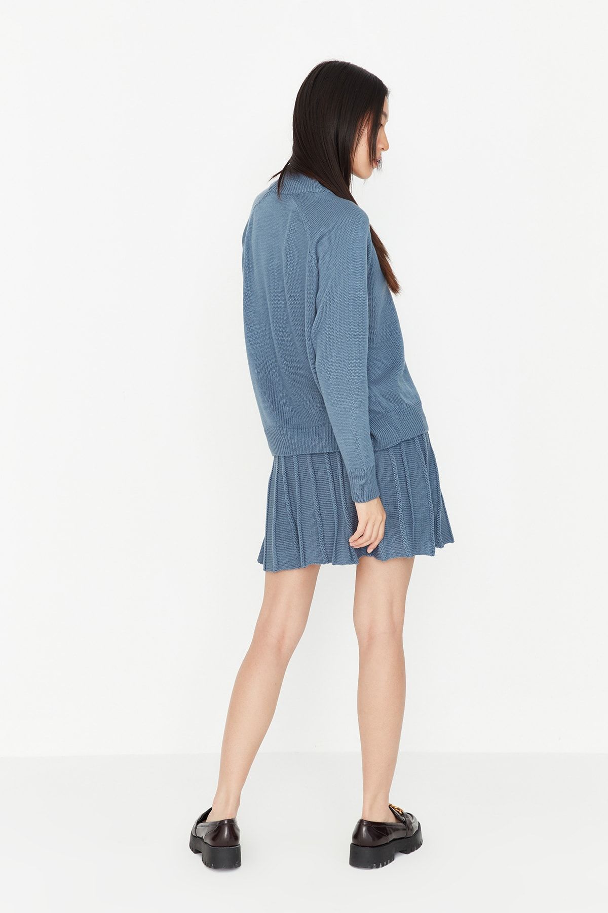 Trendyol Collection-Indigofarbener Strickanzug mit Faltenrock und Oberteil TWOAW23AU00184 5