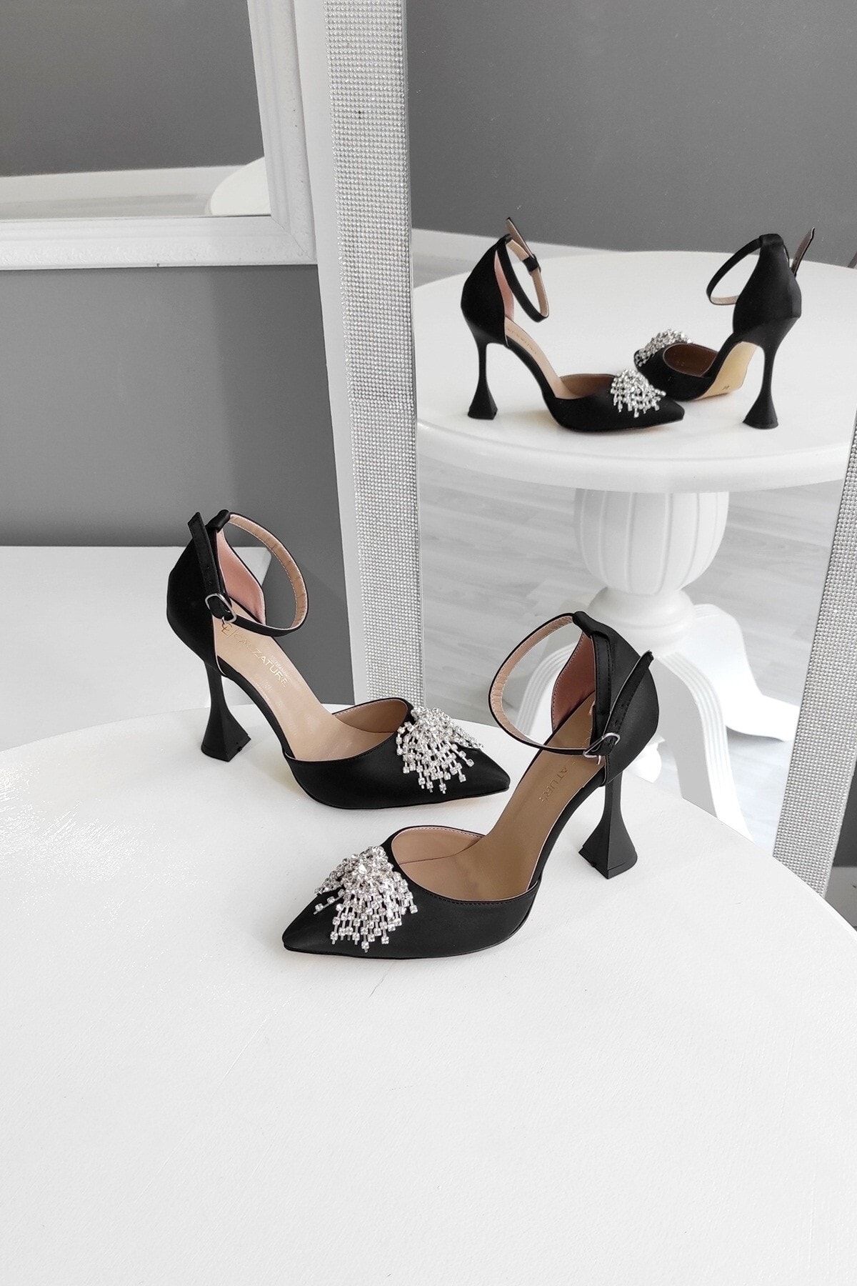 La 2025 bronze shoes