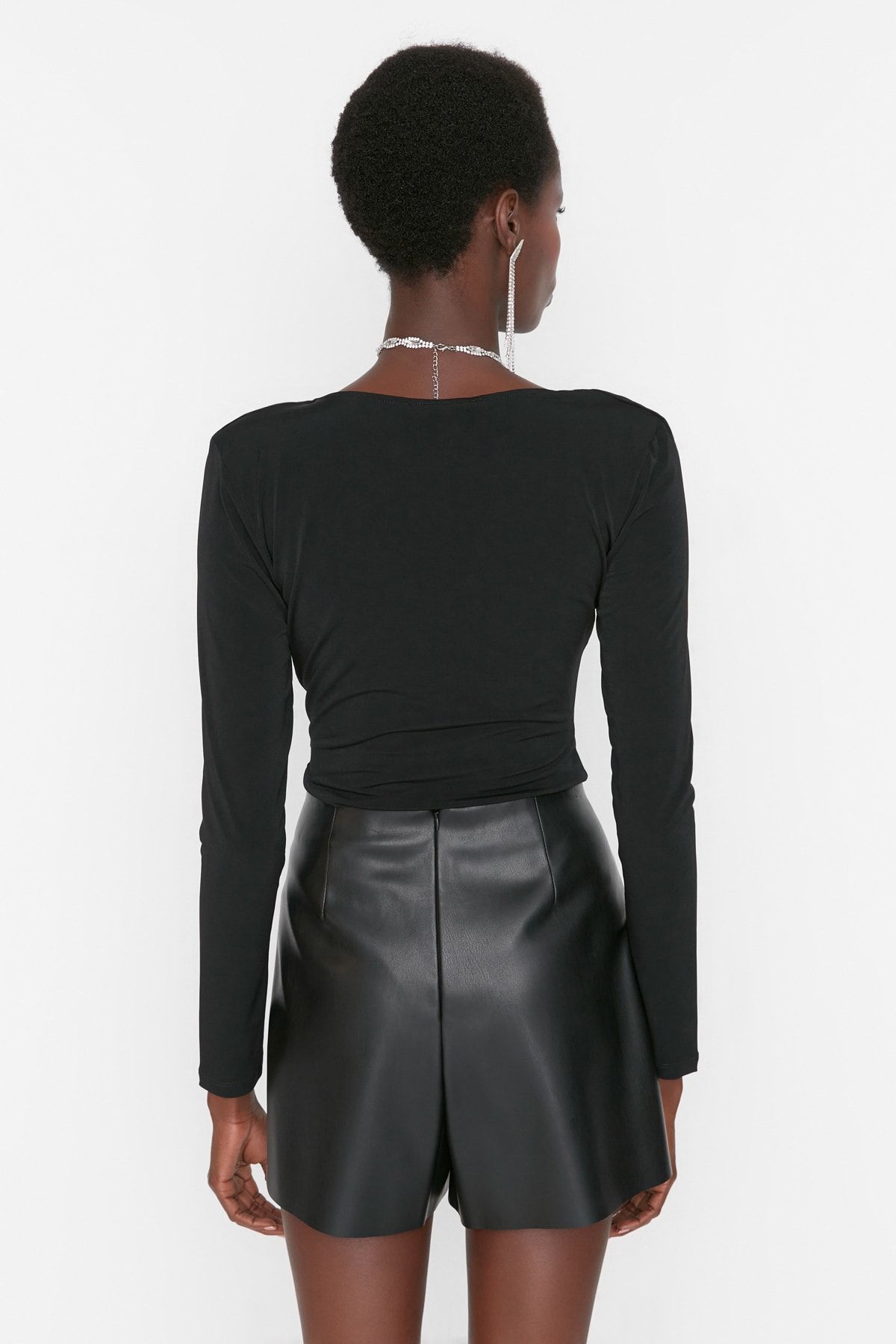 Trendyol Collection-Schwarzer, gestrickter Body mit asymmetrischem Kragen und Fensterausschnitt und Ausschnitten TPRAW22BD0118 5