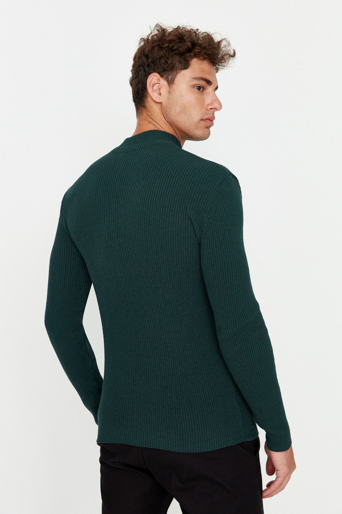 Zippered collar ribbed sweater