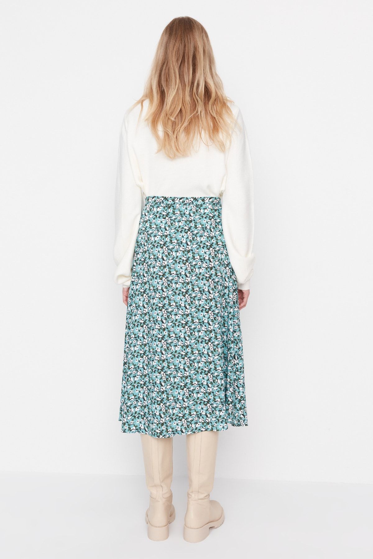 Trendyol Collection-Grüner gewebter Midirock aus Viskosestoff mit Schlitzdetail und Blumenmuster TWOSS20ET0230 20