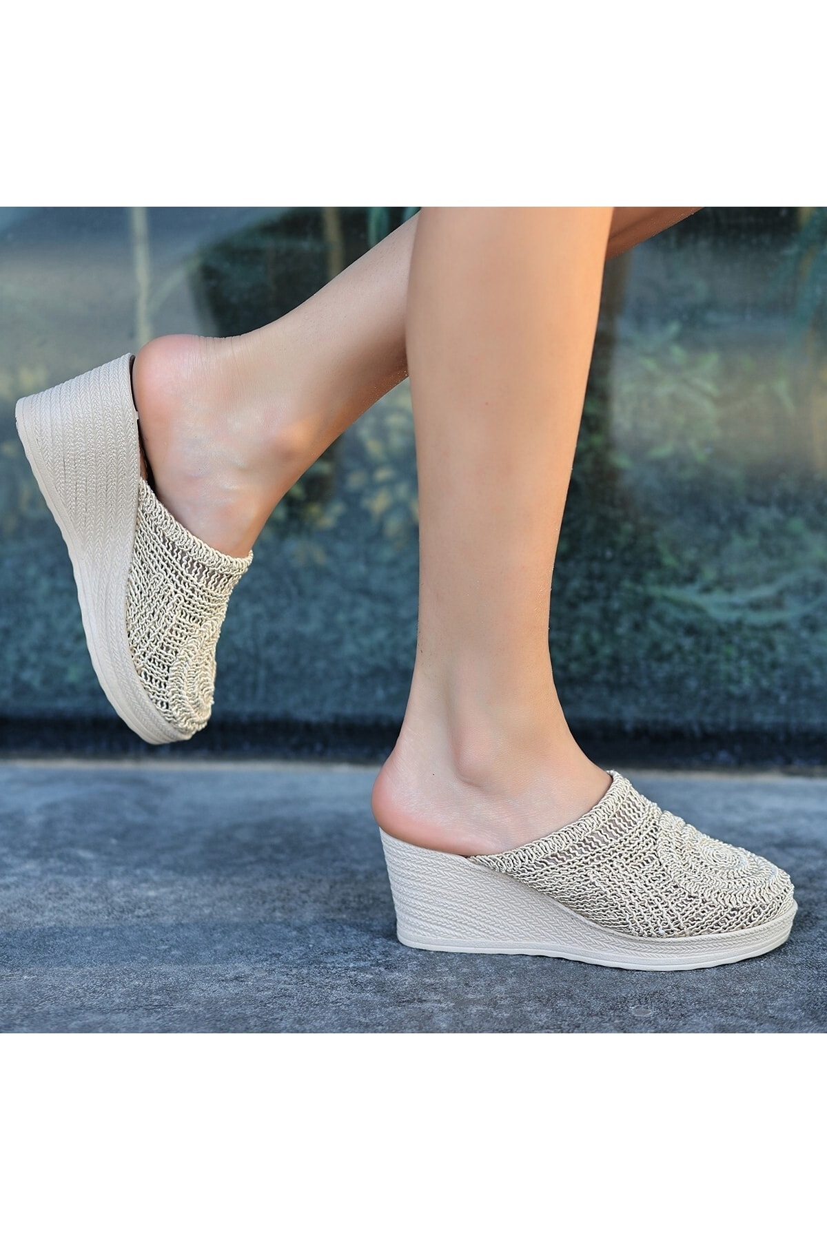 Sipet Krem Örgülü Doldu Topuk Terlik
