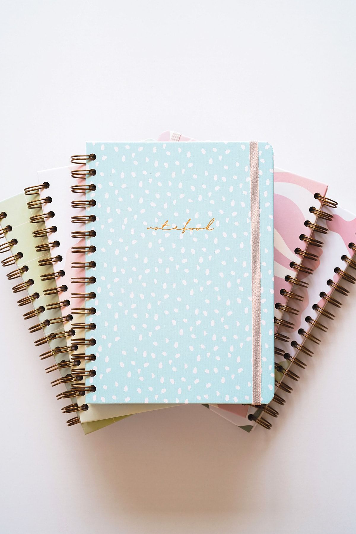 Matt Notebook-دفتر مقاس A5 مقاس 15 × 21 سم ذو مربعات مطاطية حلزونية غير مؤرخة باللون الأخضر 4