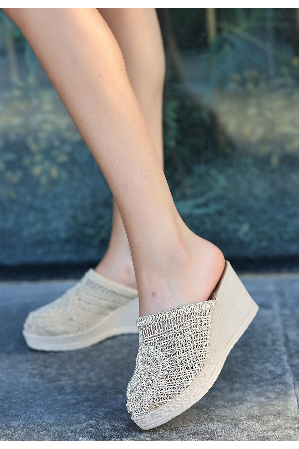 Sipet Krem Örgülü Doldu Topuk Terlik