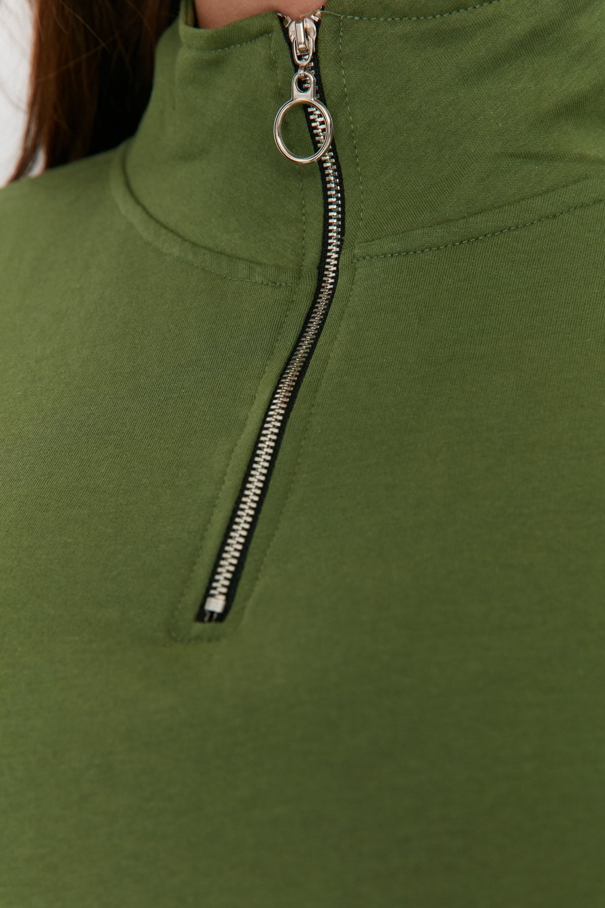 Trendyol Curve-Khakifarbenes, dünnes Strick-Sweatshirt mit Polokragen in Übergröße – Reißverschluss TBBAW23AO00023 3