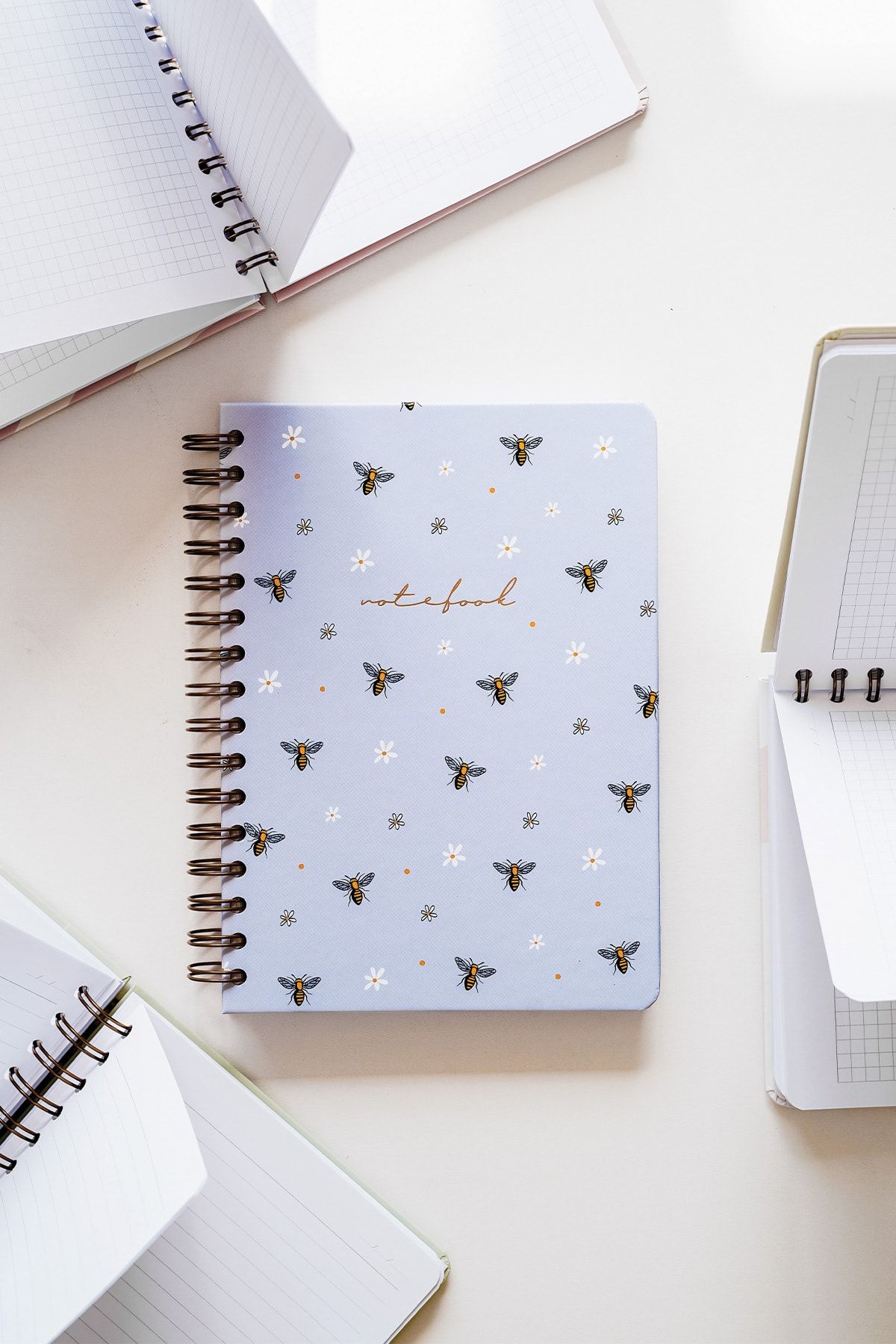 Matt Notebook-A5 15x21 Cm Spiral Elastic Punctat Blocnotes Nedatat Albină 2
