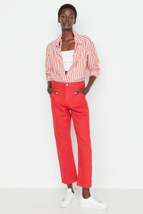 TRENDYOLMİLLA Kırmızı Cep Detaylı Y&uuml;ksek Bel Straight Jeans TWOAW23JE00320