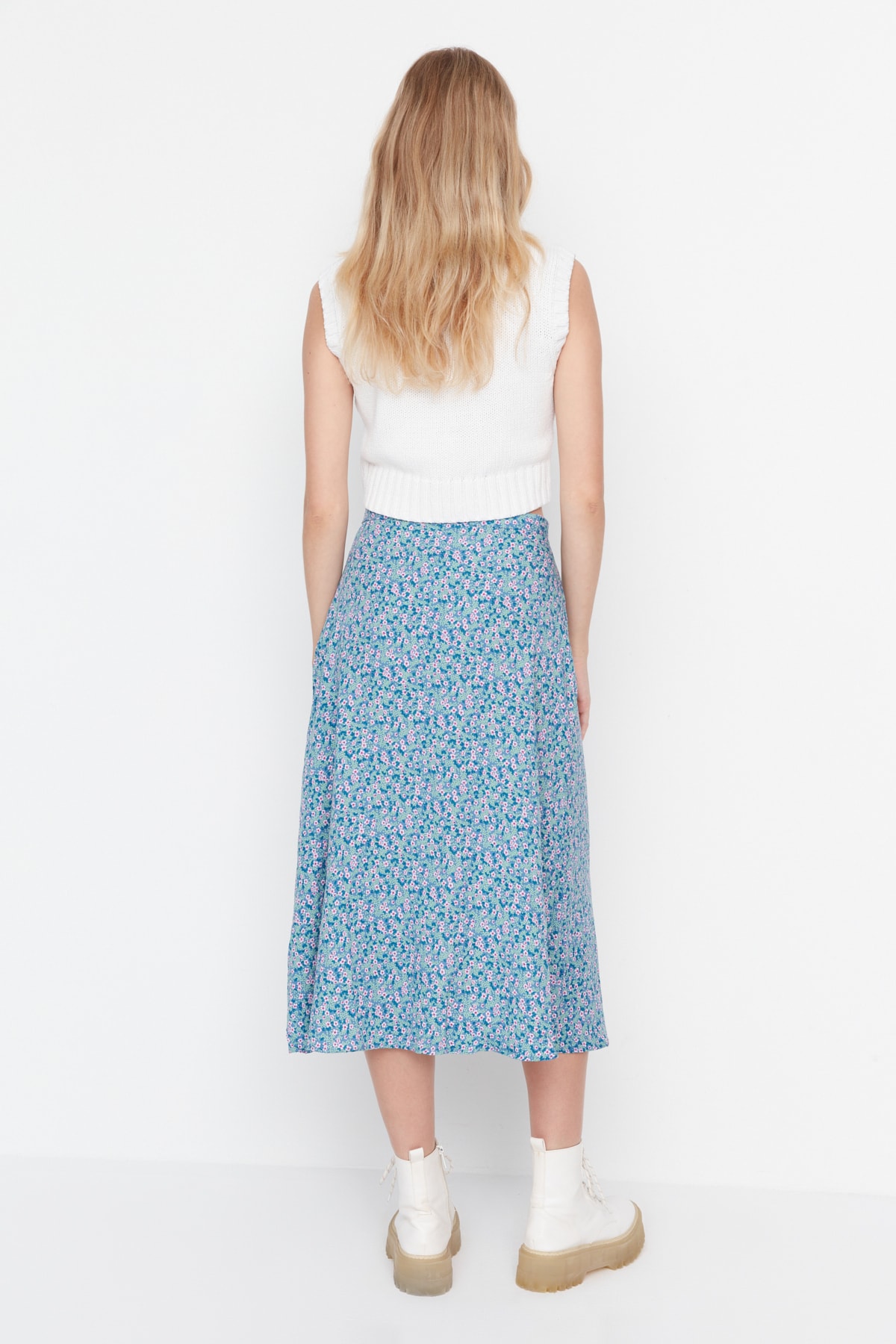 Trendyolmilla  Mavi Yırtmaç Detaylı Çiçek Desenli Viskon Kumaşlı Midi Boy Dokuma Etek TWOSS20ET0230 - Görsel 10