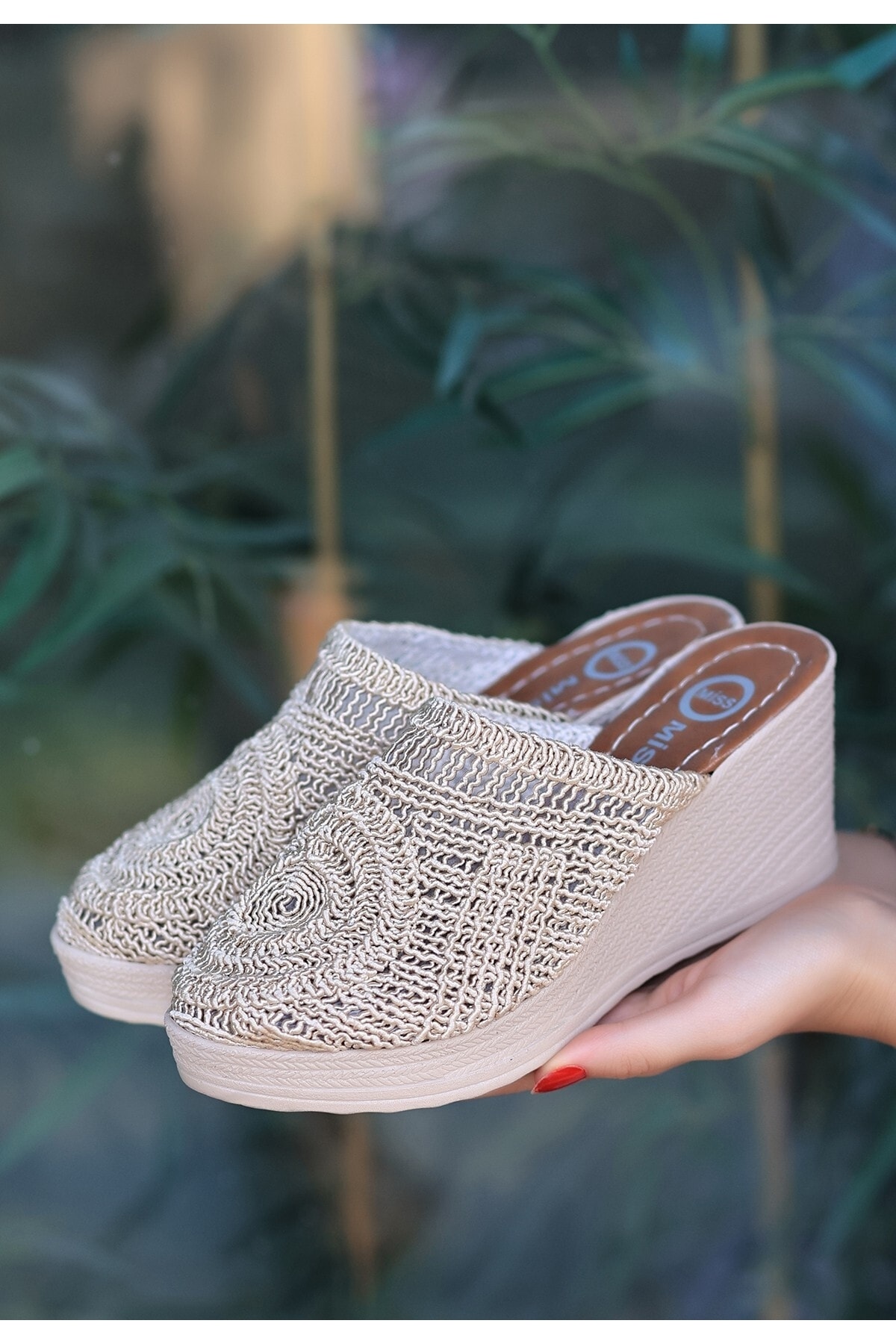 Sipet Krem Örgülü Doldu Topuk Terlik