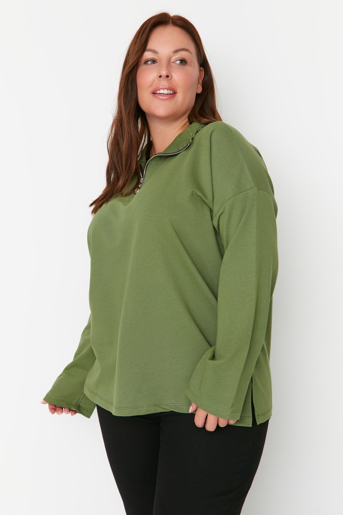Trendyol Curve-Khakifarbenes, dünnes Strick-Sweatshirt mit Polokragen in Übergröße – Reißverschluss TBBAW23AO00023 4