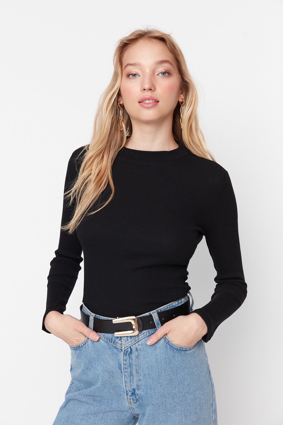 Trendyol Collection Czarny dopasowany, prążkowany, elastyczny, dzianinowy kombinezon ze stójką TWOAW20BD0011