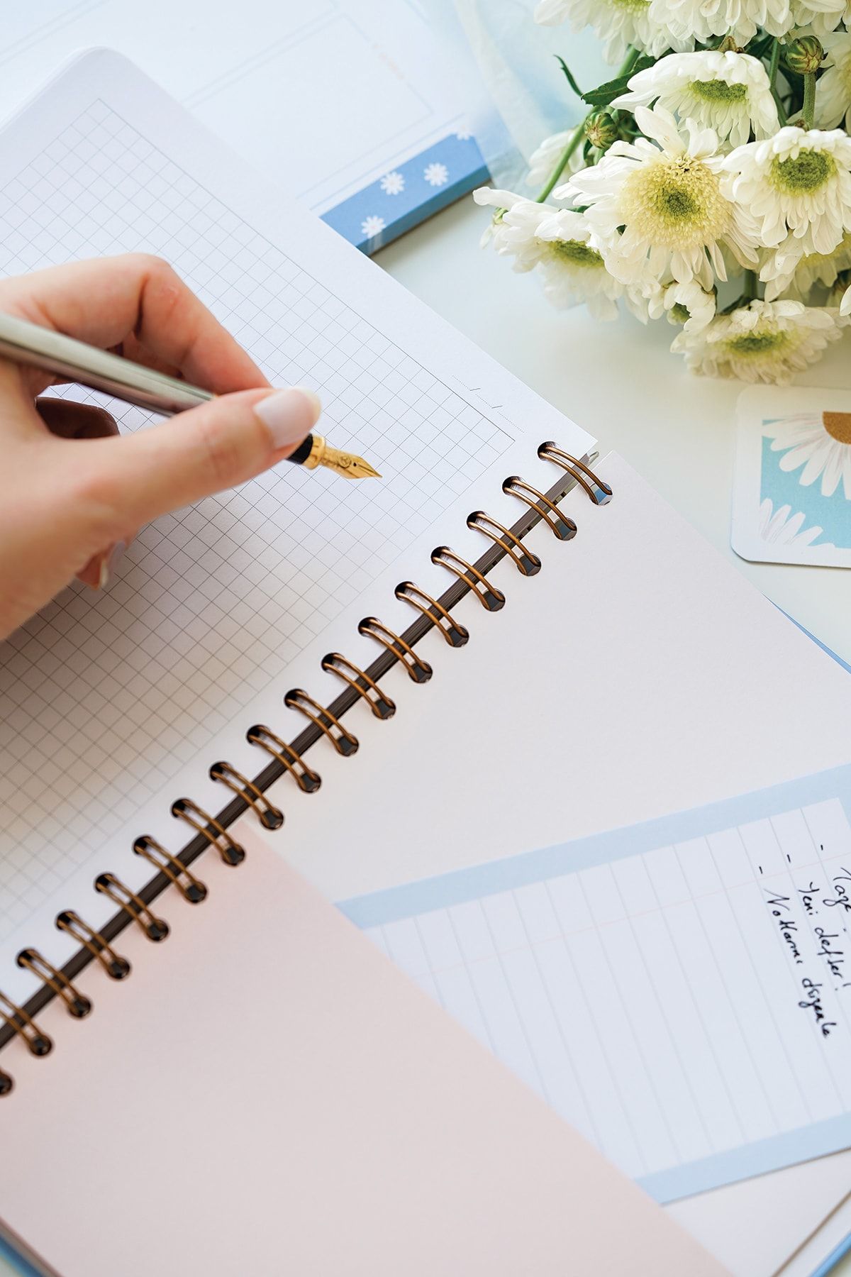 Matt Notebook-17x24 Cm Elastic Spiral Hard Cover Notebook Checkered Daisy 4