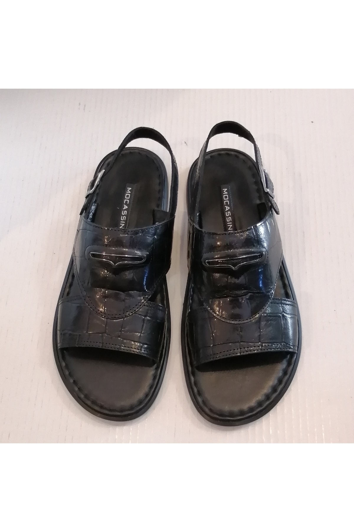MOCASSINI Uniseks Hakiki Deri Siyah Kroko Baskı Gümüş Tokalı Yumuşak Krampon Kauçuk Tabanlı Sandalet