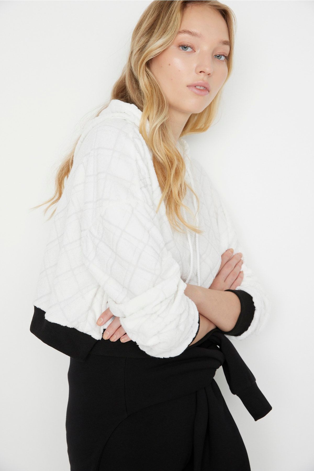 Trendyol Collection Sweatshirt Ecru Regular Fit Fast ausverkauft