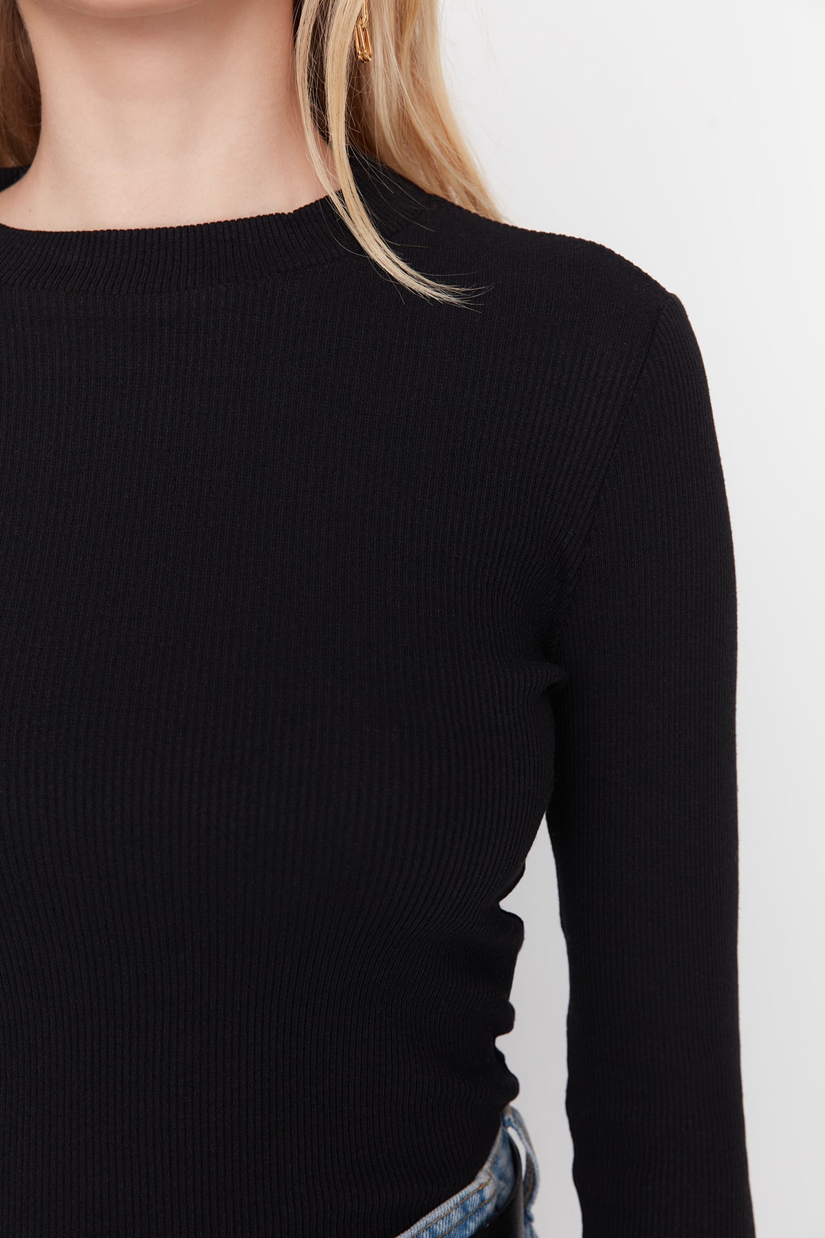 Trendyol Collection Czarny dopasowany, prążkowany, elastyczny, dzianinowy kombinezon ze stójką TWOAW20BD0011