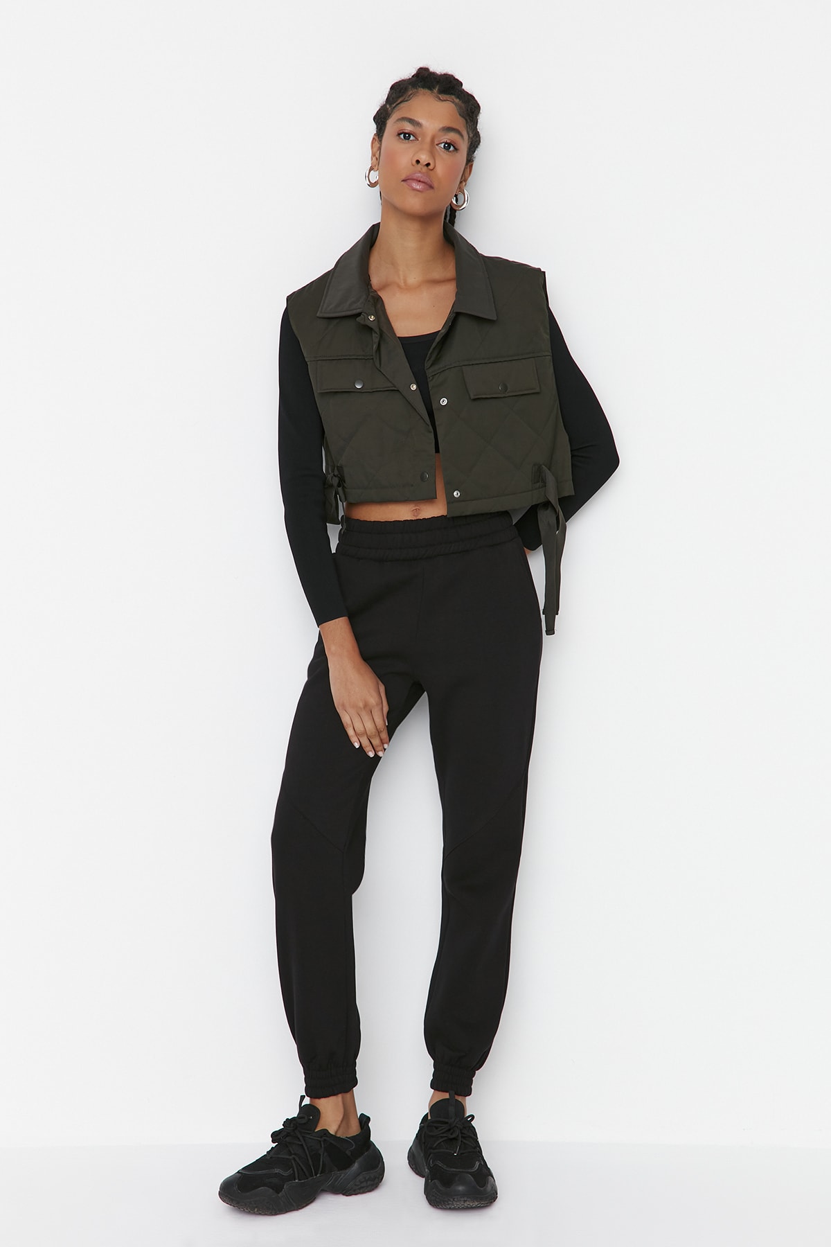 Trendyol Collection Czarne podstawowe spodnie dresowe Jogger z grubego polaru TWOAW21EA0010