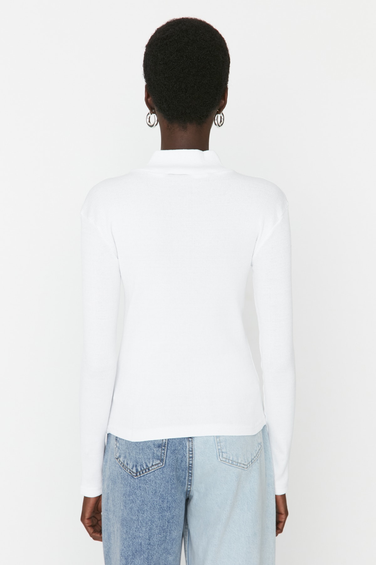 Trendyolmilla  Beyaz Fitted/Vücuda Oturan Dik Yaka Uzun Kol Fitilli Esnek Örme Bluz TWOAW21BZ0423 - Görsel 10