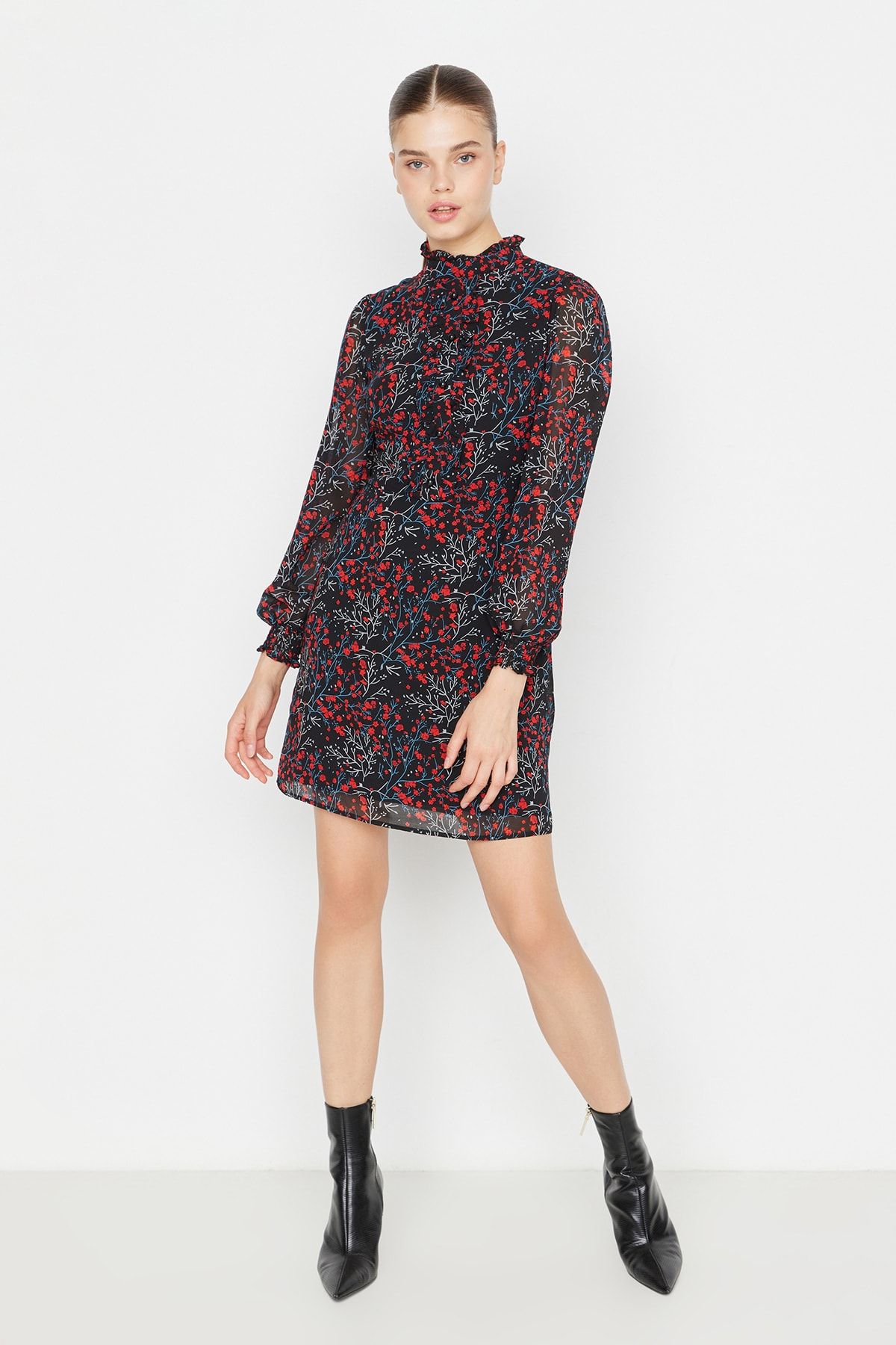 Trendyol Collection Kleid Schwarz A-Linie Fast ausverkauft NZ9535