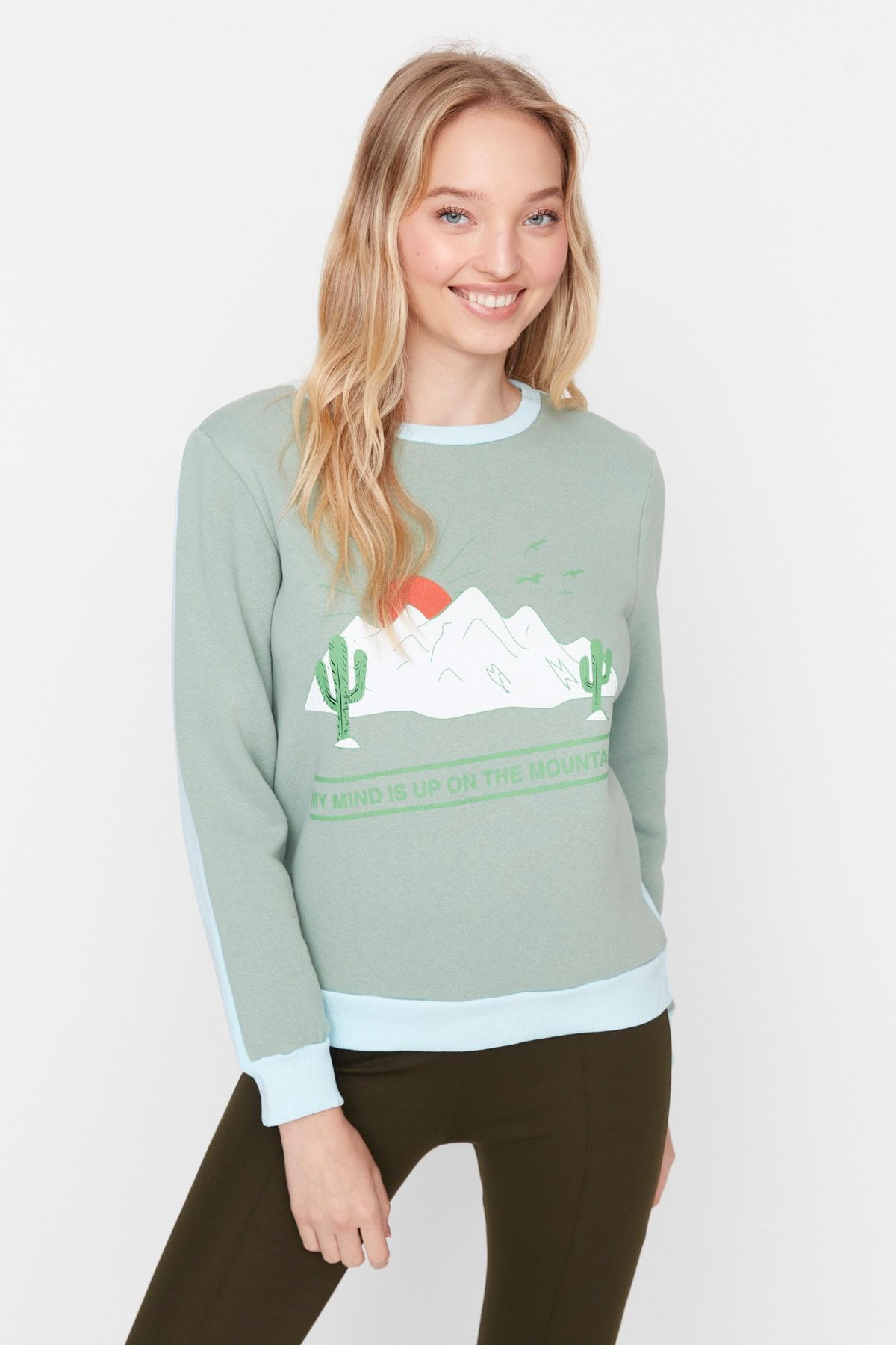 Trendyol Collection Sweatshirt Blau Regular Fit Fast ausverkauft