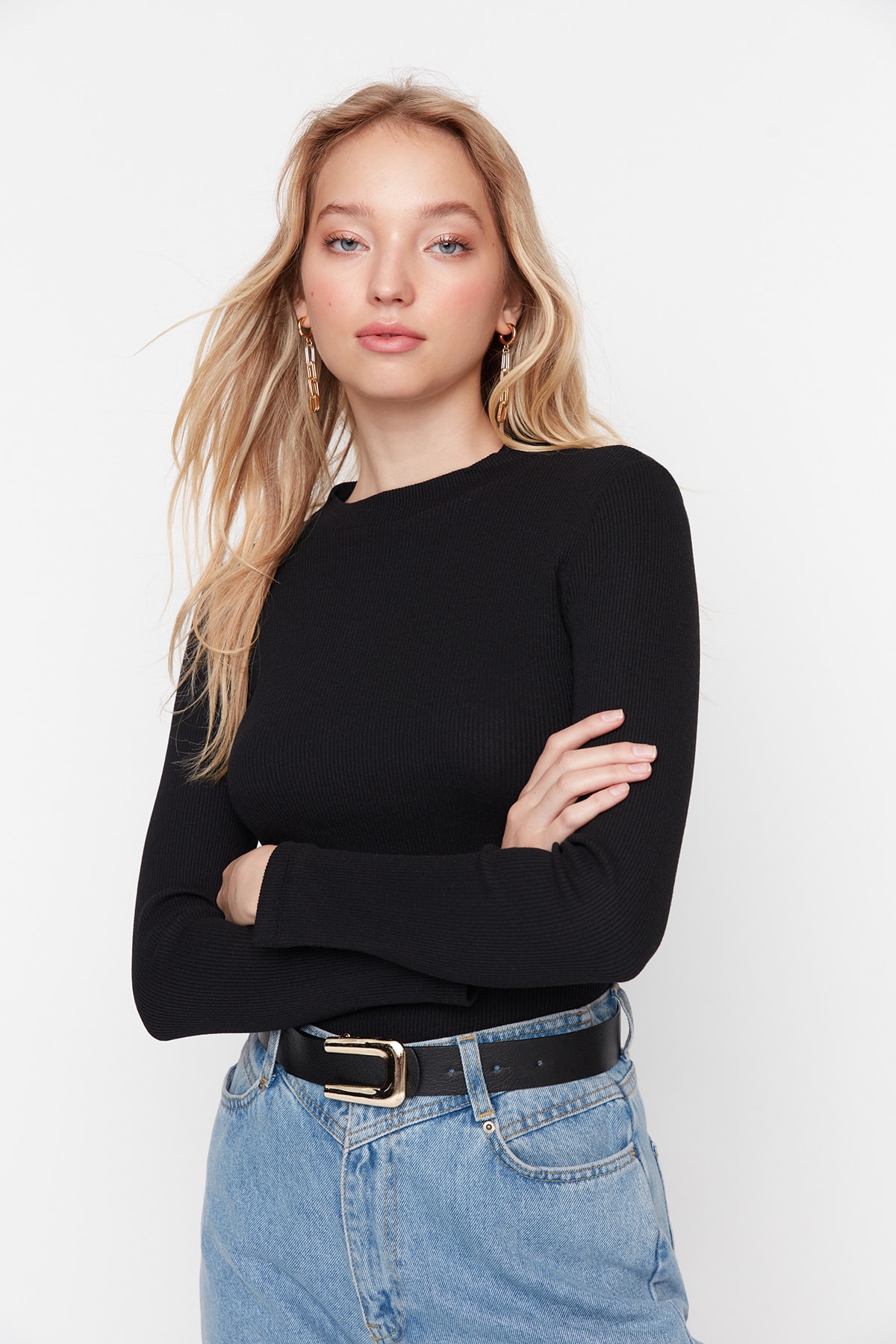 Trendyol Collection Czarny dopasowany, prążkowany, elastyczny, dzianinowy kombinezon ze stójką TWOAW20BD0011