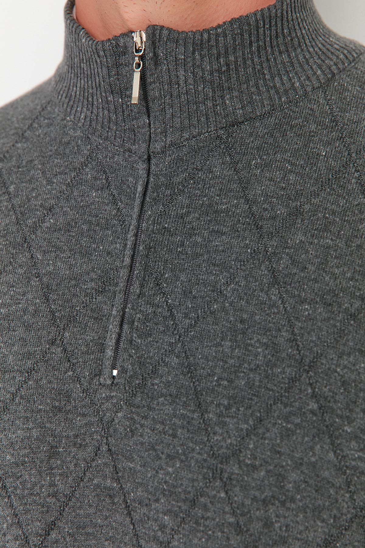 Trendyol Collection-Grauer Slim-Fit-Smart-Strickpullover aus Baumwolle mit halbem Rollkragen und Reißverschluss TMNAW23KZ00215 4
