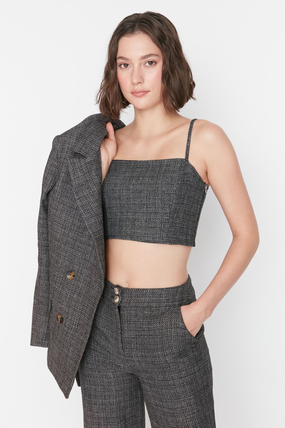 Trendyol Collection Bluse Schwarz Regular Fit Fast ausverkauft