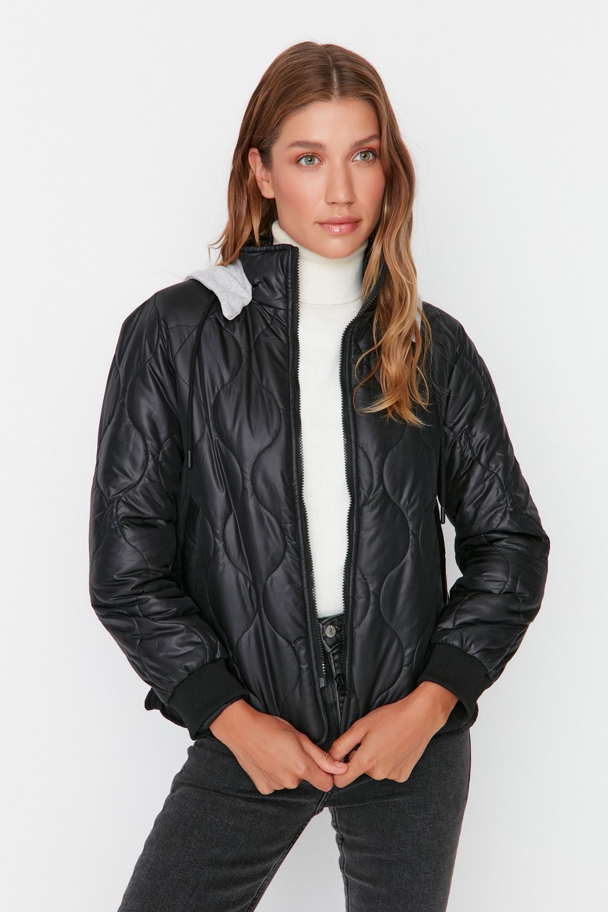 Trendyol Collection Winterjacke Schwarz Puffer Fast ausverkauft FV9553