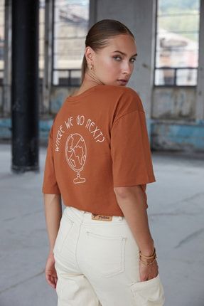 Kahverengi Sırtı Nakışlı Loose Örme T-Shirt TWOSS20TS0121