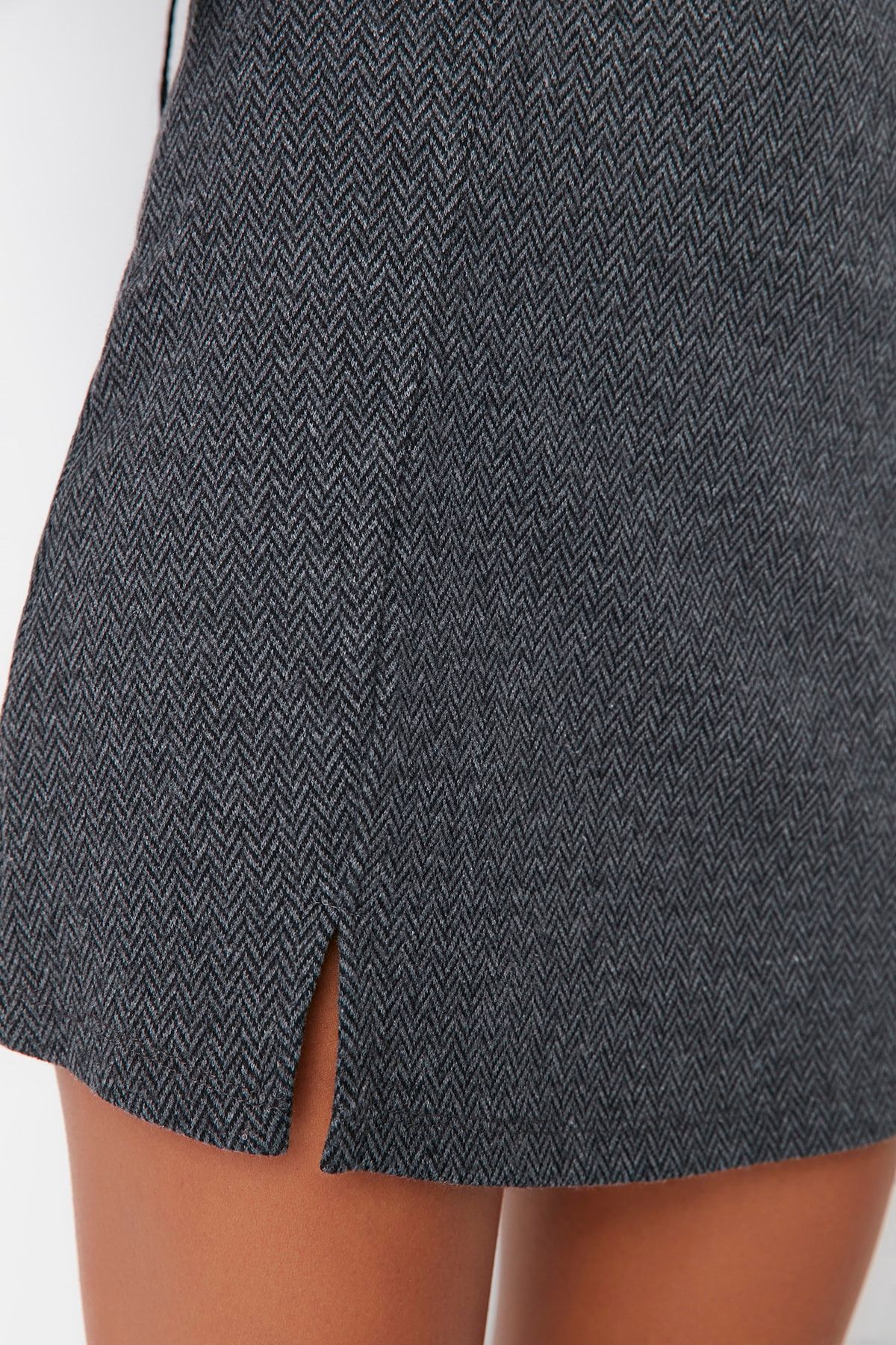 Trendyol Collection-Anthrazitfarbener Mini-Strickrock mit normaler Taille und Schlitzdetail TWOAW20ET0565 4