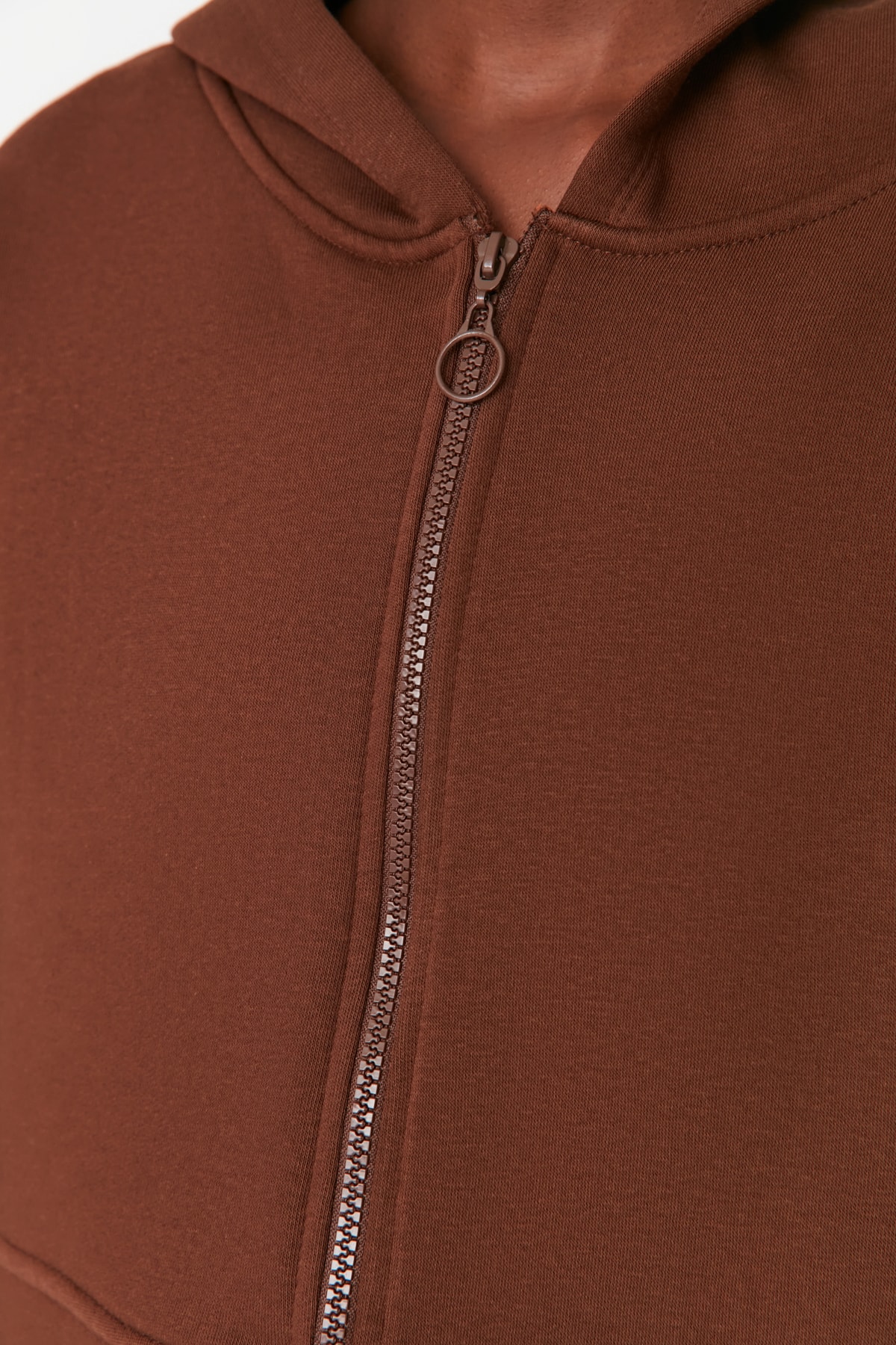 Trendyolmilla  Kahverengi Fermuarlı Kapüşonlu Rahat Kesim Crop Kalın İçi Polarlı Örme Sweatshirt TWOAW20SW0660 - Görsel 3