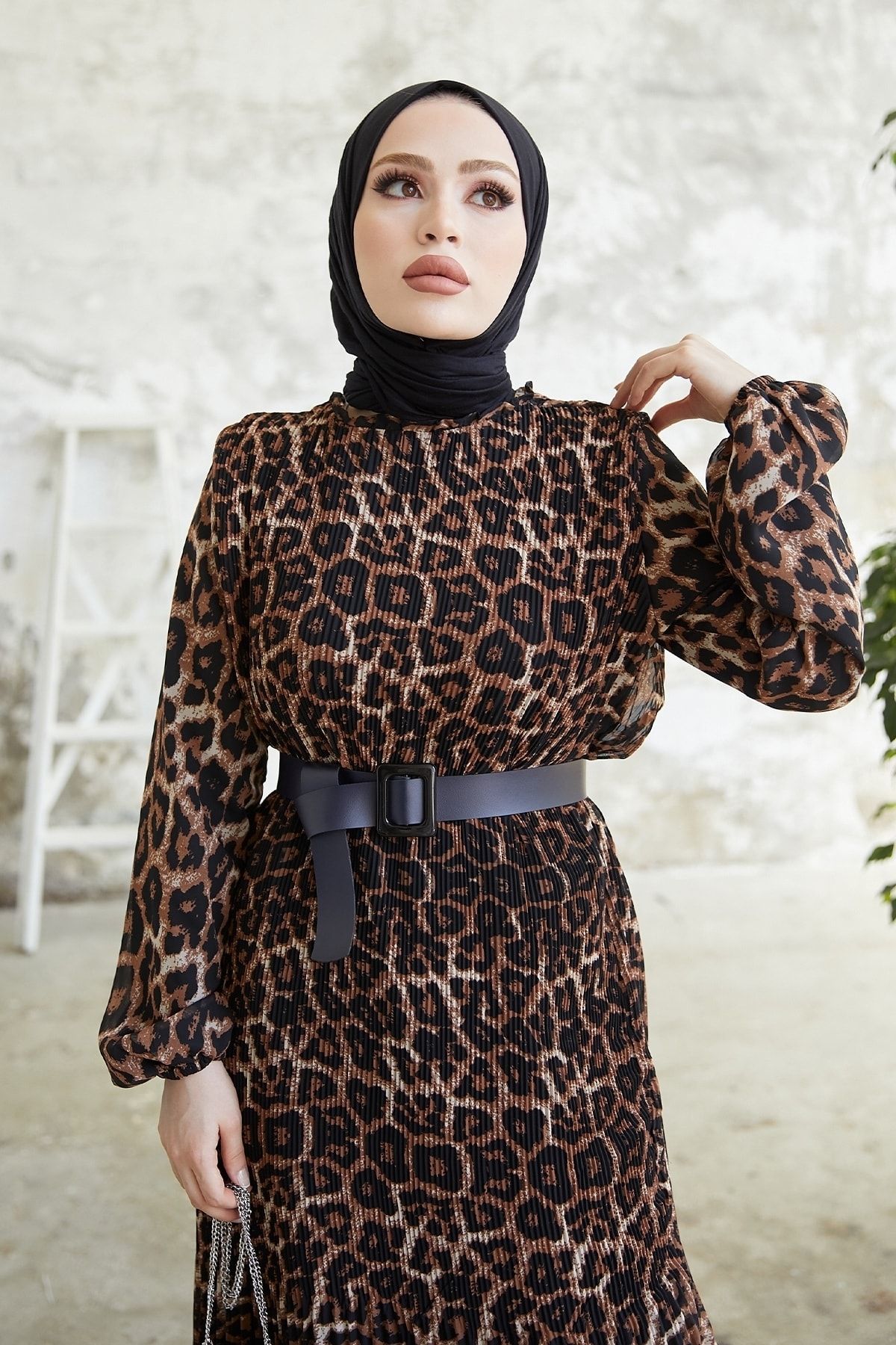 InStyle-Wzorzysta sukienka z szyfonu Nilva - brązowa 2