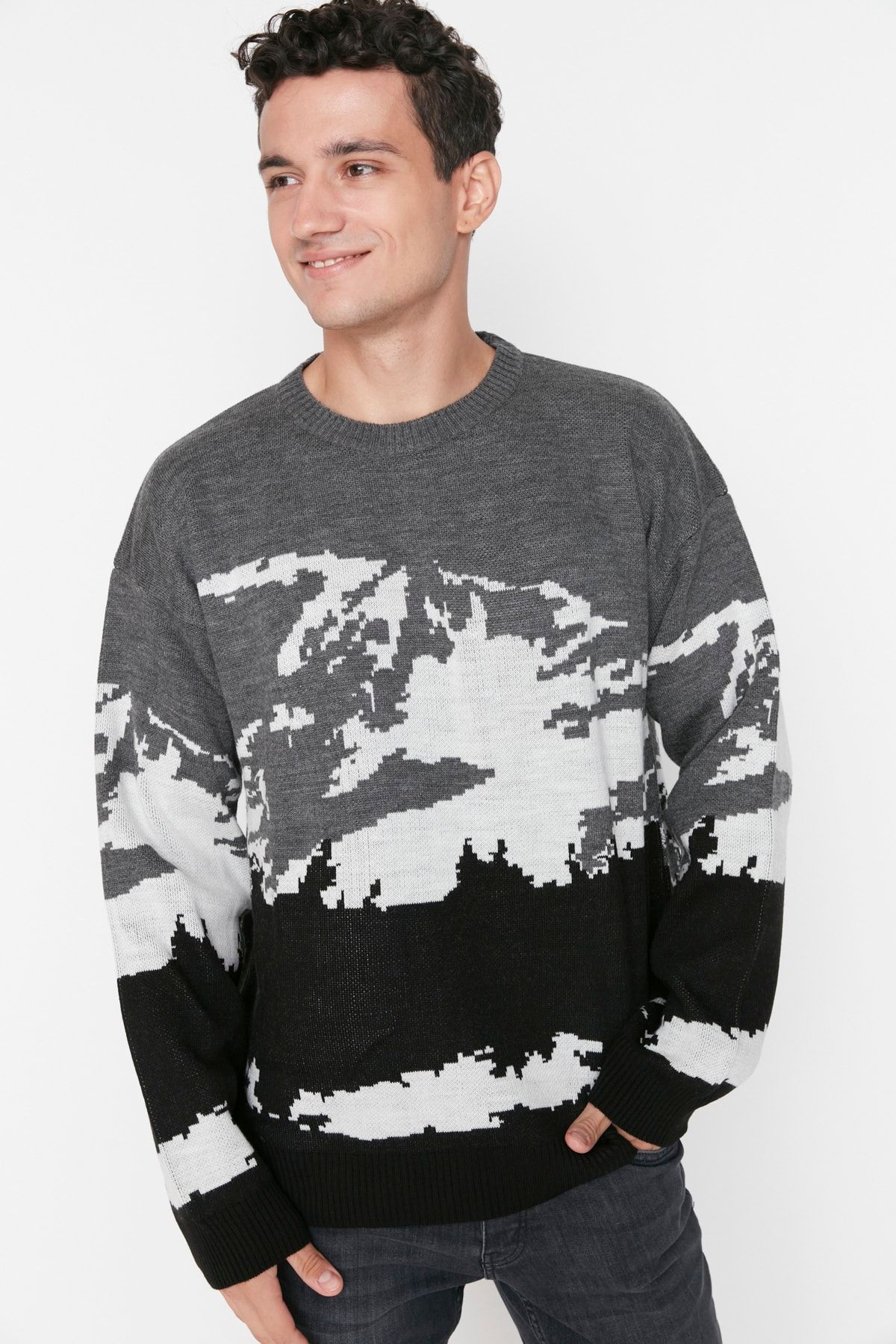 TRENDYOL MAN Antrasit Erkek Oversize Bisiklet Yaka Jakarlı Triko Kazak TMNAW23KZ00099