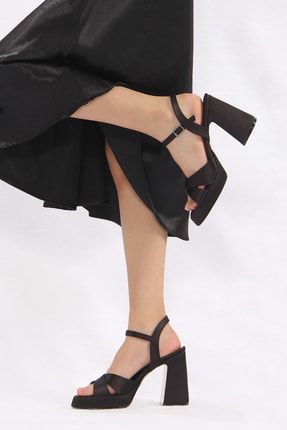 Kadın Siyah Saten Platform Topuklu Abiye Ayakkabı TRPY300026