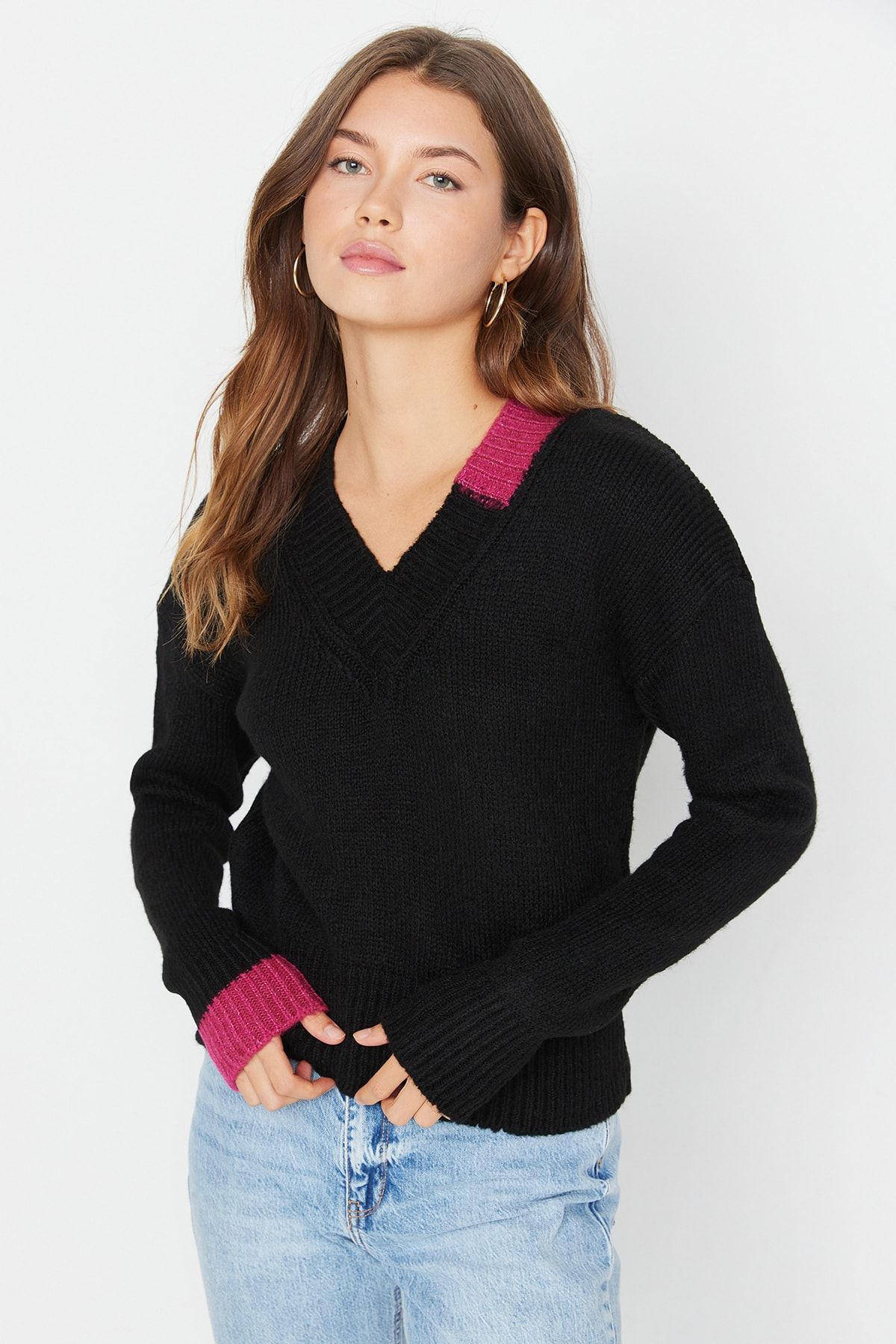 Trendyol Collection Pullover Schwarz Regular Fit YB8749