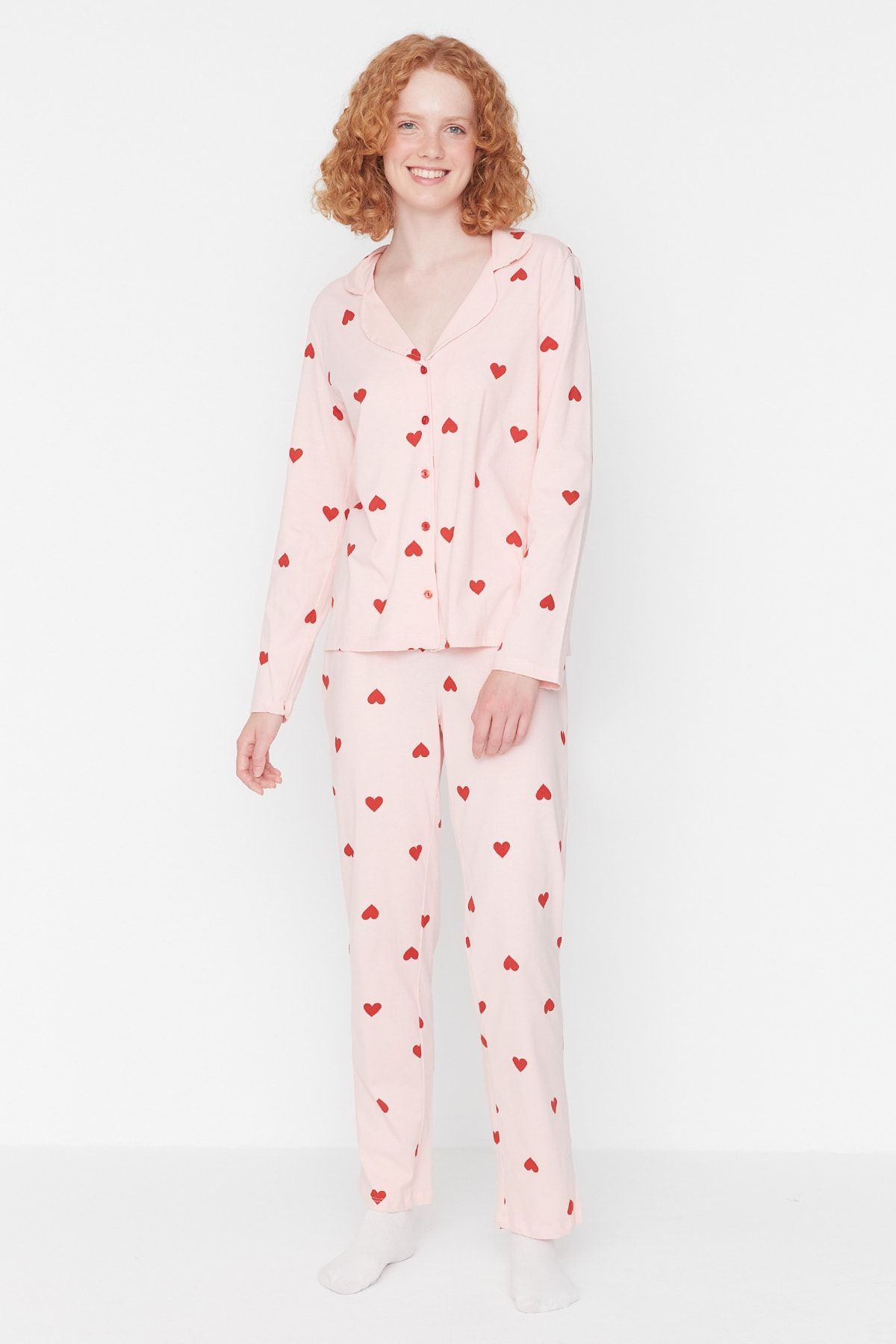 Trendyol Collection Rosa gestricktes Pyjama-Set mit Hemd und Hose aus 100 %  Baumwolle mit Herzmuster THMAW21PT0548 - Trendyol