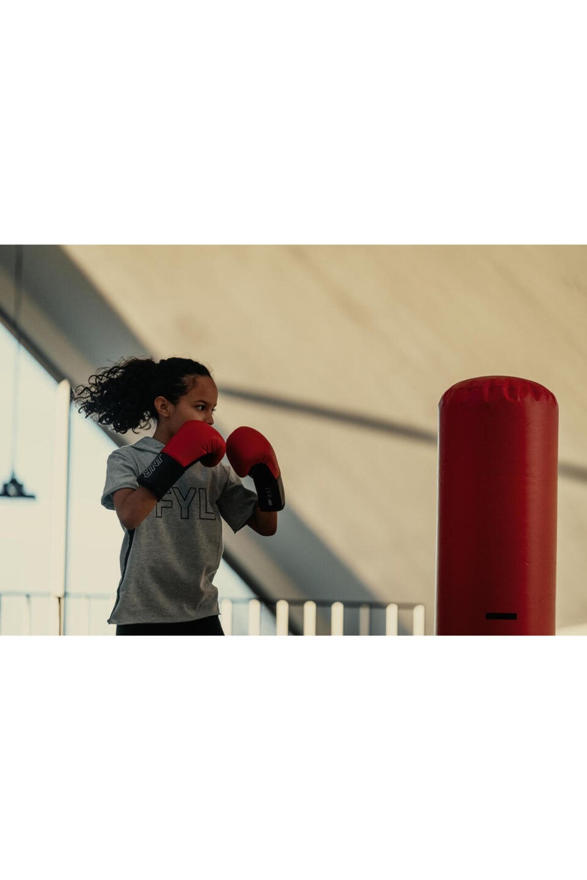 دستکش بوکس چند رنگ دخترانه و پسرانه بچگانه ان Outshock 100 قرمز Decathlon