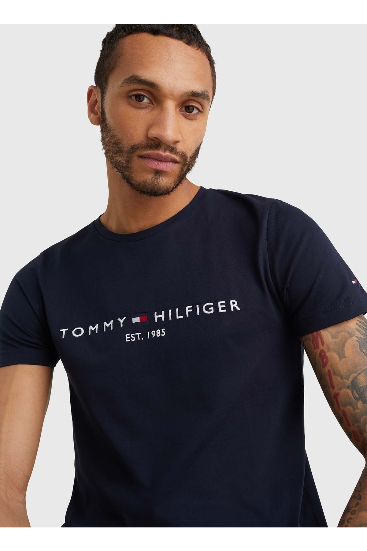 تیشرت Tommy Hilfiger تامی هیلفیگر مردانه یقه Mavi ماوی مردانه Mw0mw11465403 اورجینال - تصویر 3