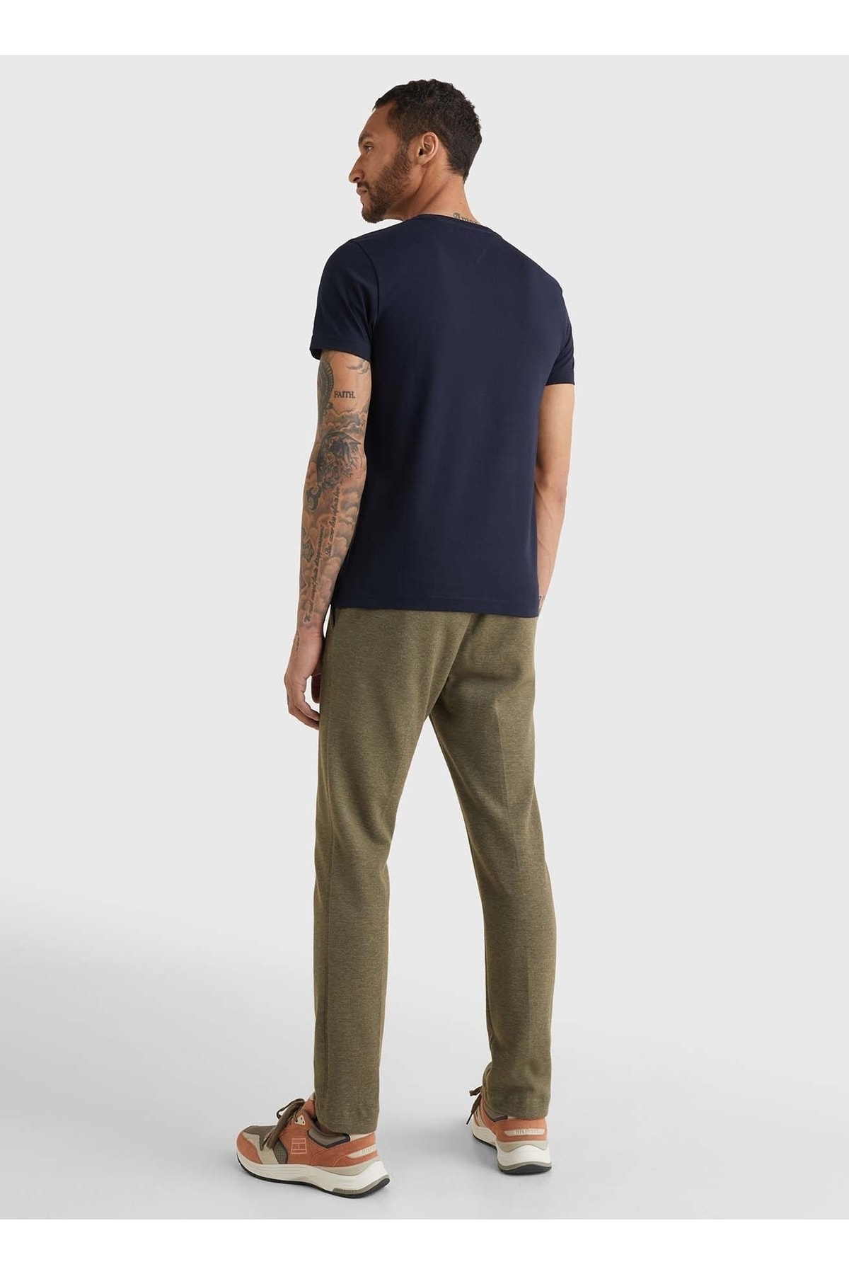 تیشرت Tommy Hilfiger تامی هیلفیگر مردانه یقه Mavi ماوی مردانه Mw0mw11465403 اورجینال - تصویر 4